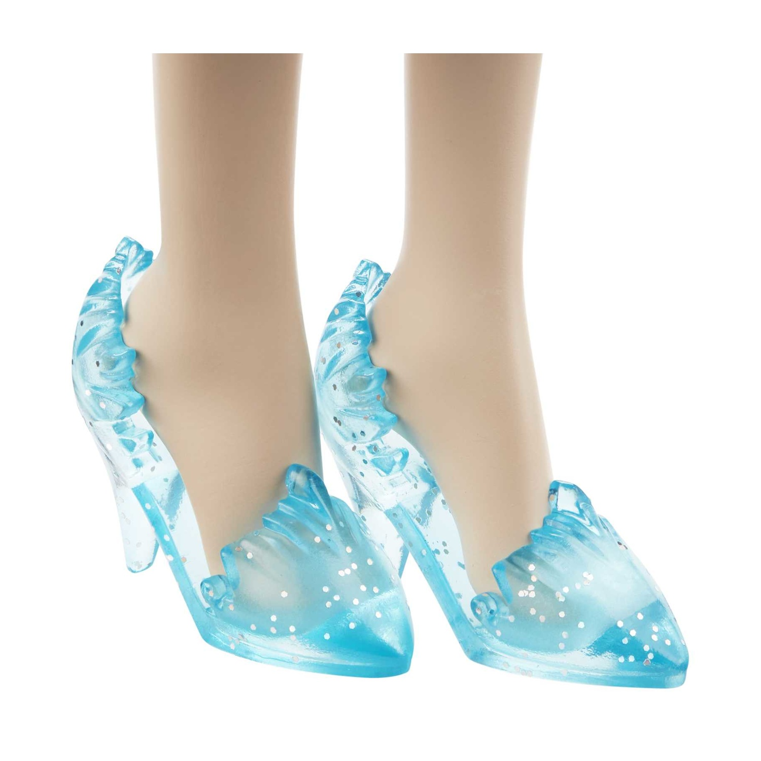Scarpe blu traslucide con glitter su gambe chiare.