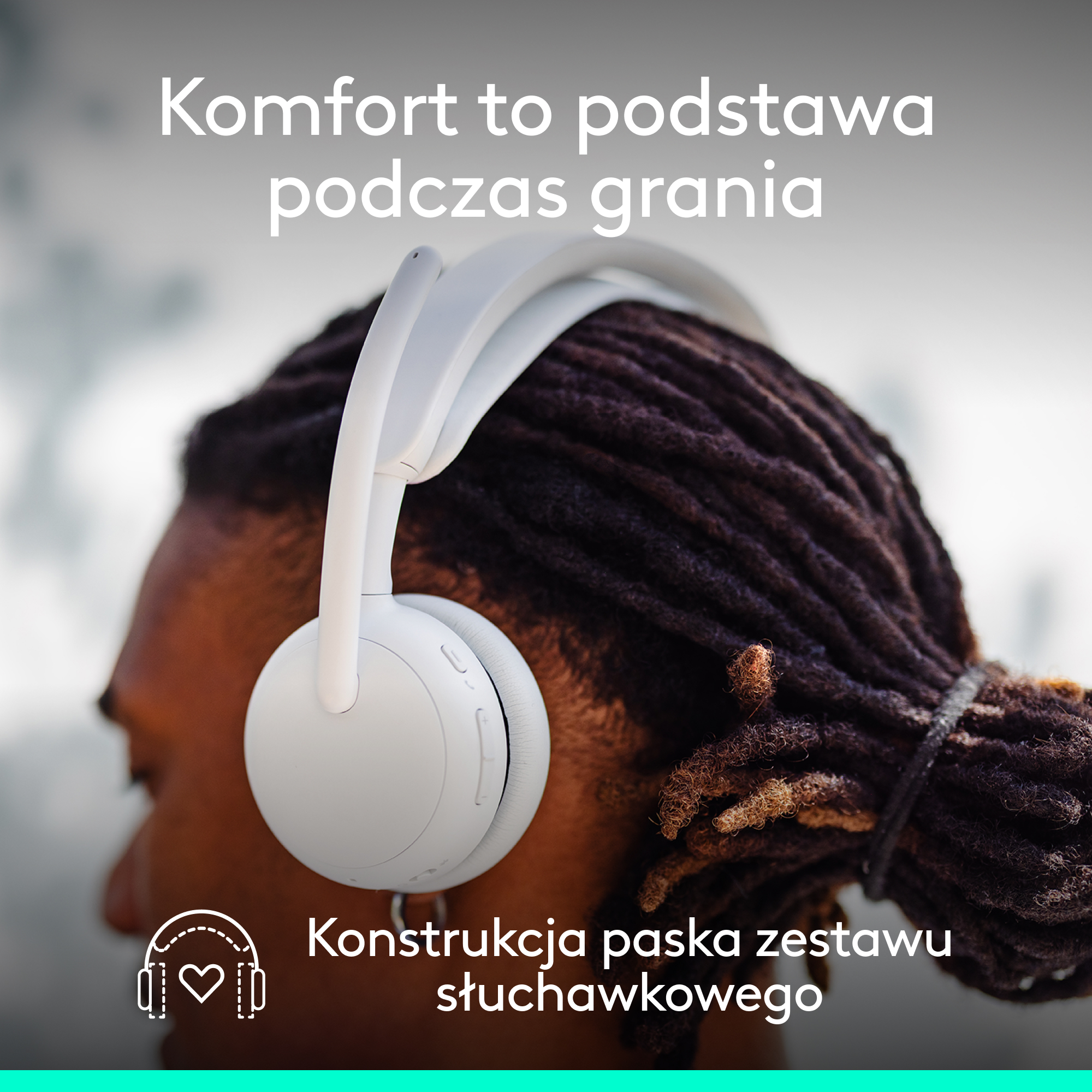 Zbliżenie na osobę z dredami noszącą białe słuchawki.