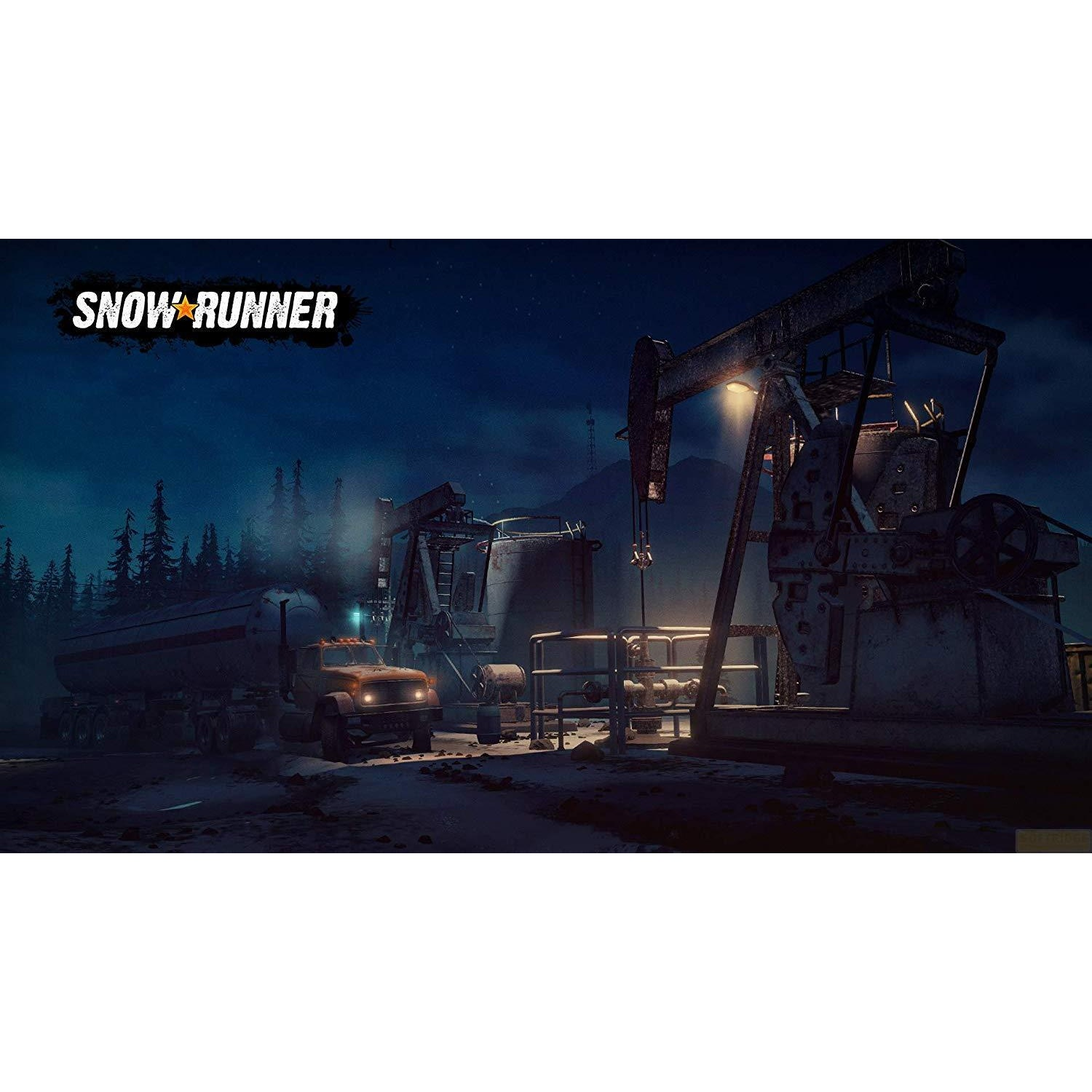 Une scène de nuit sombre avec un camion transportant un camion-citerne, une pompe à pétrole et le logo "SNOWRUNNER" devant une forêt.