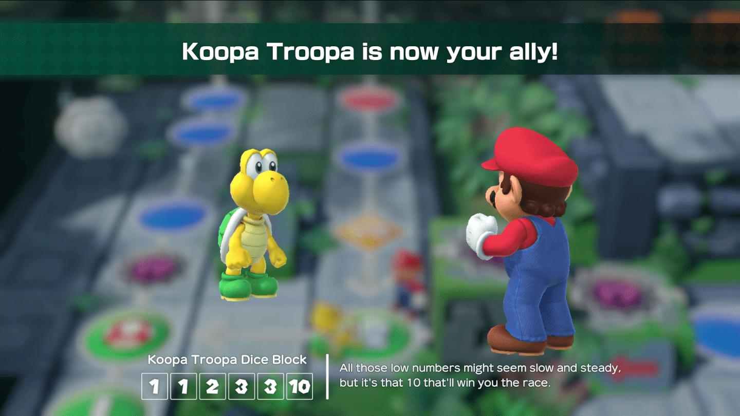 Mario stoi przed Koopą Troopą na planszy gry. Koopa Troopa jest teraz sojusznikiem.
