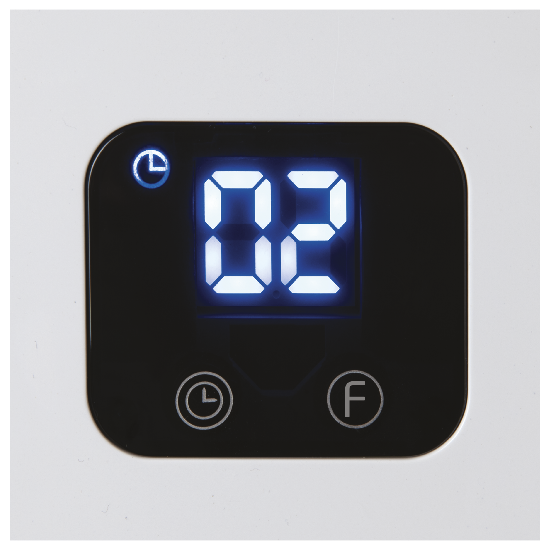 Wyświetlacz cyfrowy pokazuje 02. Symbol zegara po lewej, F po prawej.