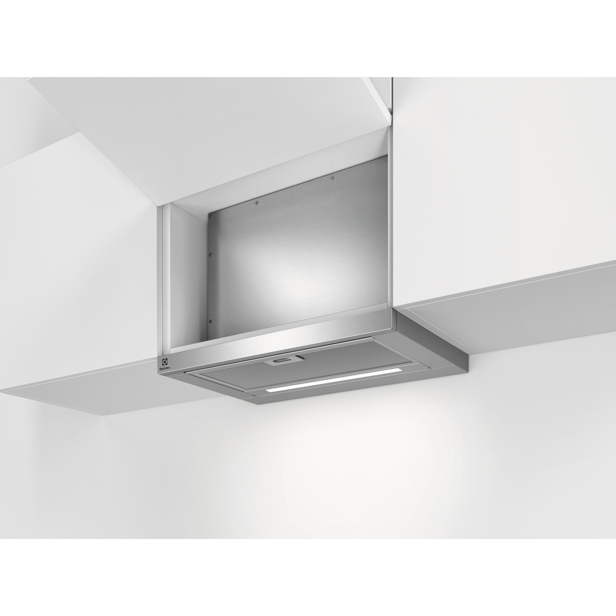 Okap ze stali nierdzewnej ze zintegrowanym oświetleniem, wbudowany w białe szafki.