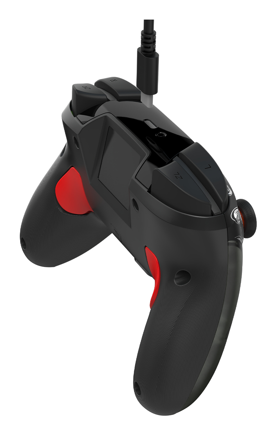 Mando de juego negro con detalles rojos y conexión por cable.