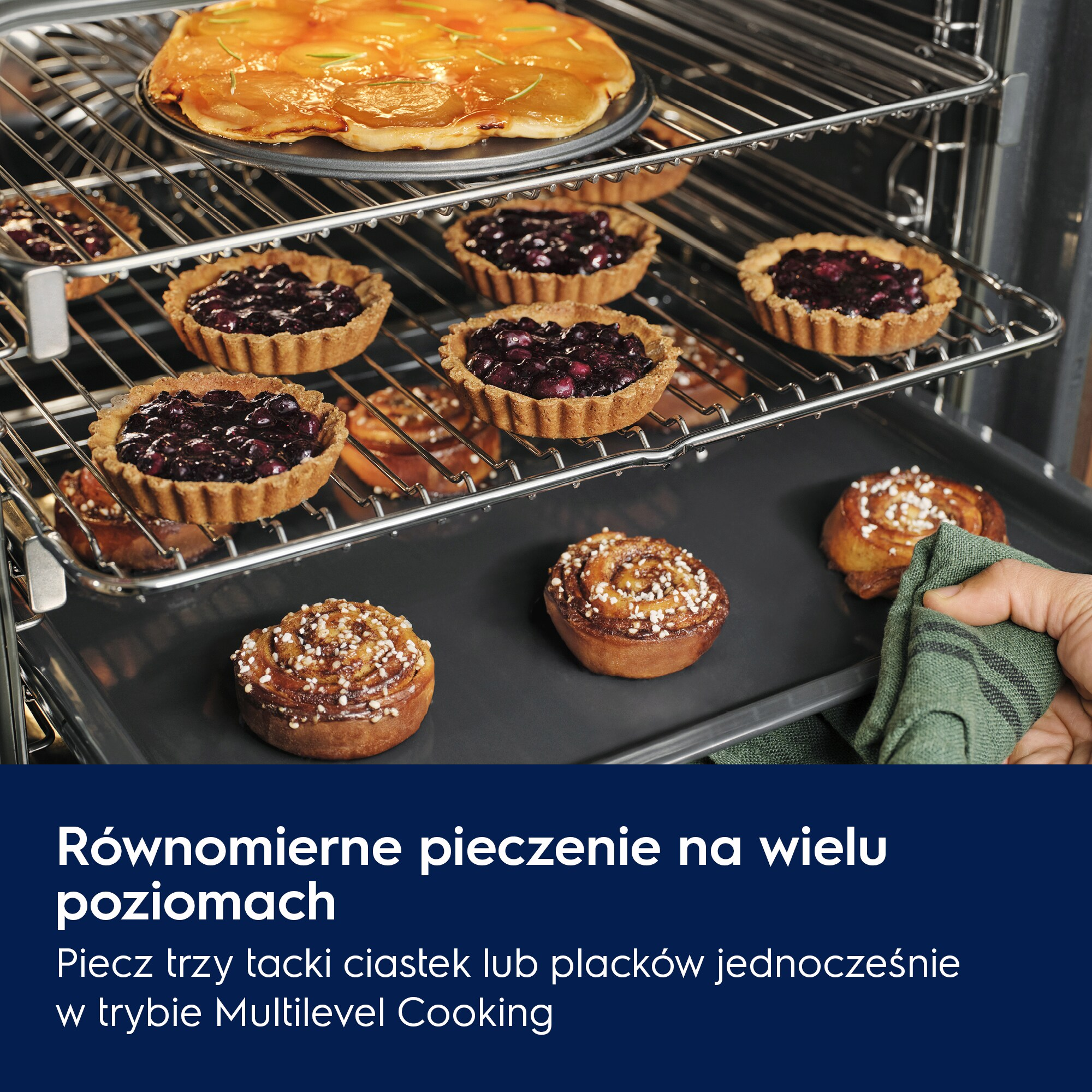 Piekarnik z wieloma poziomami pieczenia ciast i bułeczek.