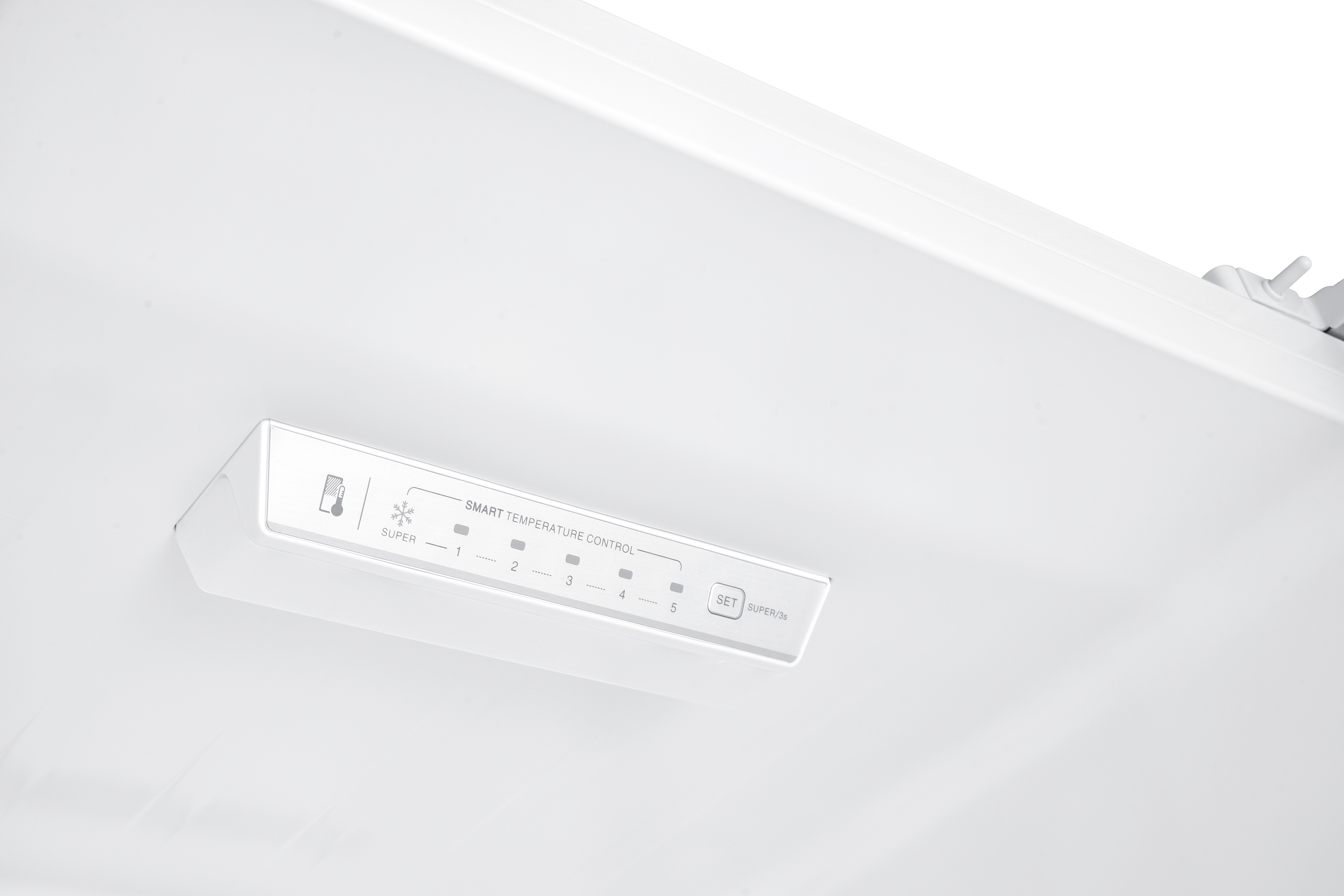 Panel sterowania lodówki z ustawieniami temperatury od 1 do 5.