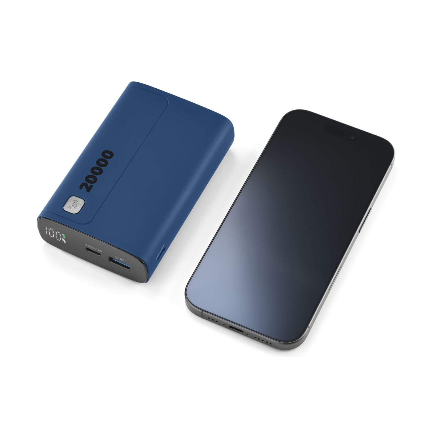 Un power bank blu da 20000 accanto a uno smartphone scuro.