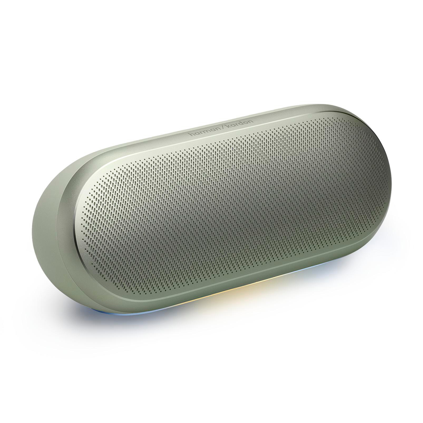 Ein ovaler, hellgrüner Harman Kardon Lautsprecher mit Lochmuster auf weißem Hintergrund.