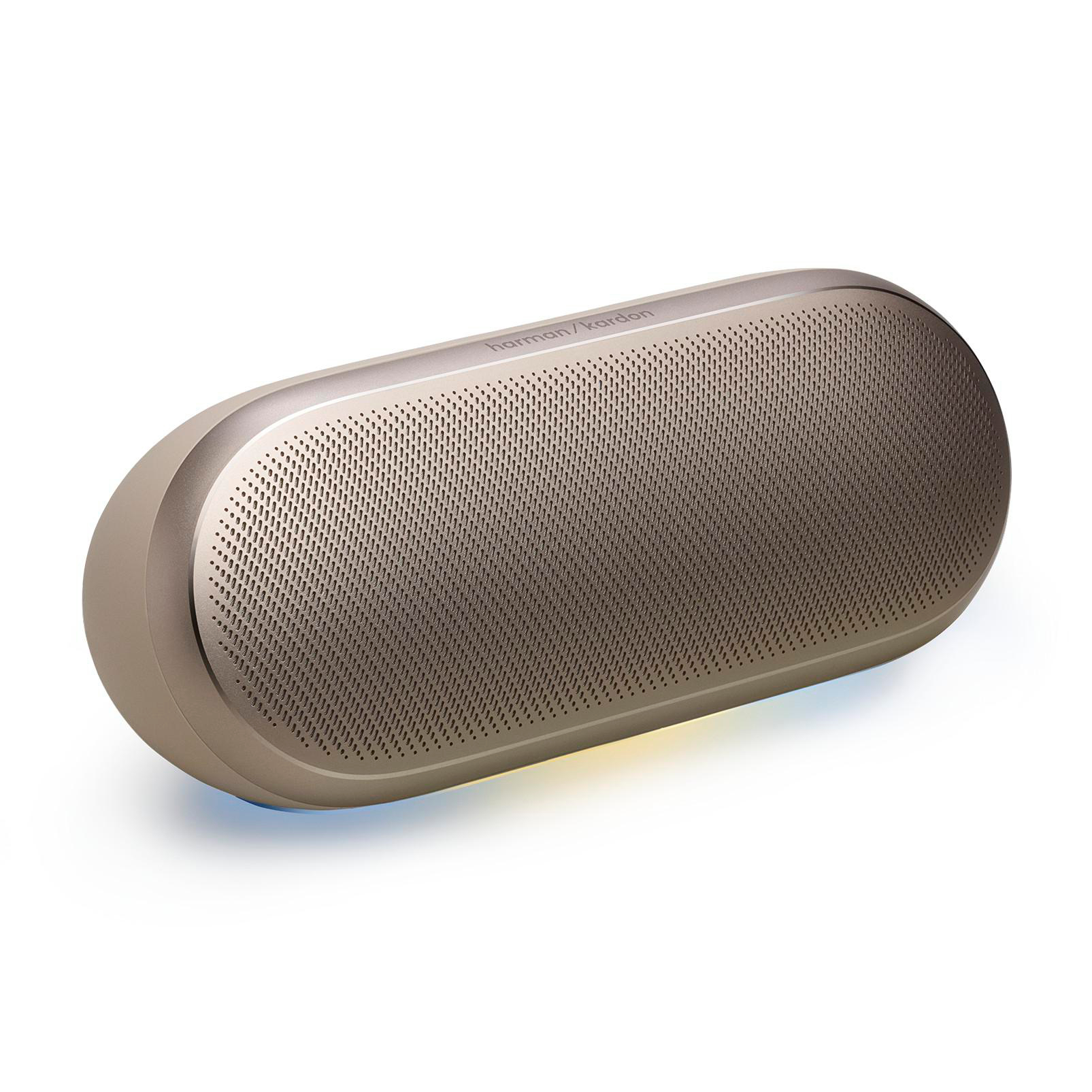 Ein goldener, ovaler Harman Kardon Lautsprecher mit Lochmuster und Lichteffekt.