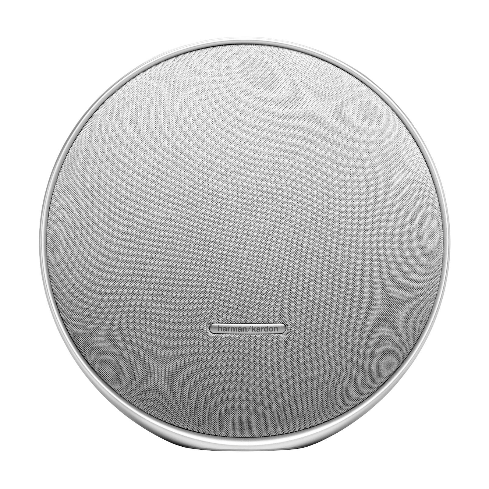Runder, weißer Lautsprecher mit Harman Kardon Logo.