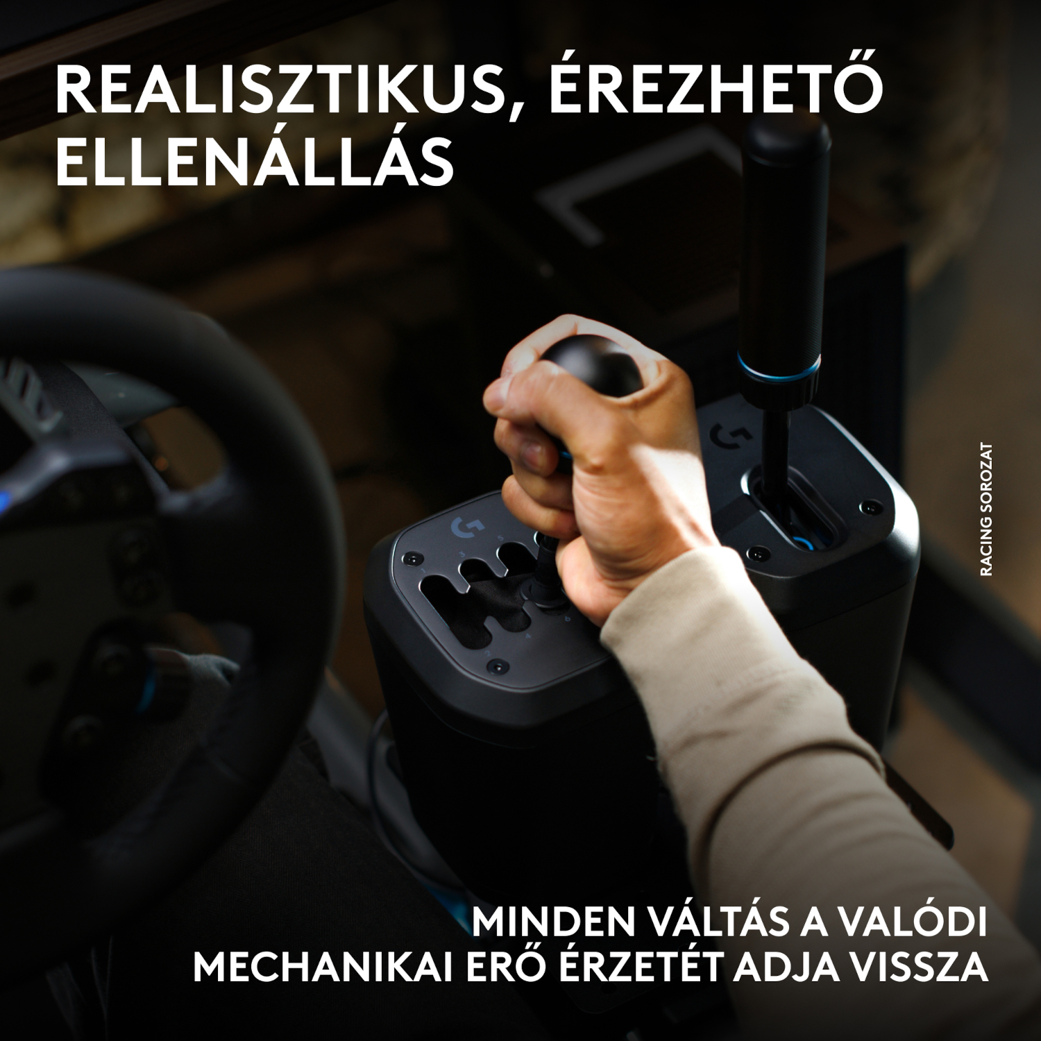 Kéz sebességváltót kapcsol egy versenyjátékban. Valósághű ellenállás.