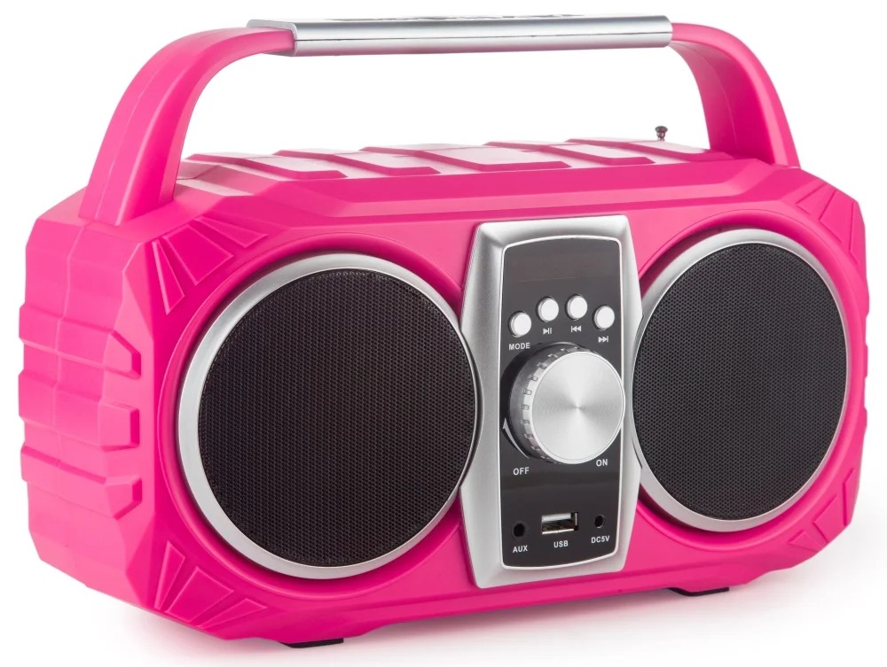 Różowe radio boombox z dwoma głośnikami, uchwytem i srebrnymi przyciskami sterowania.