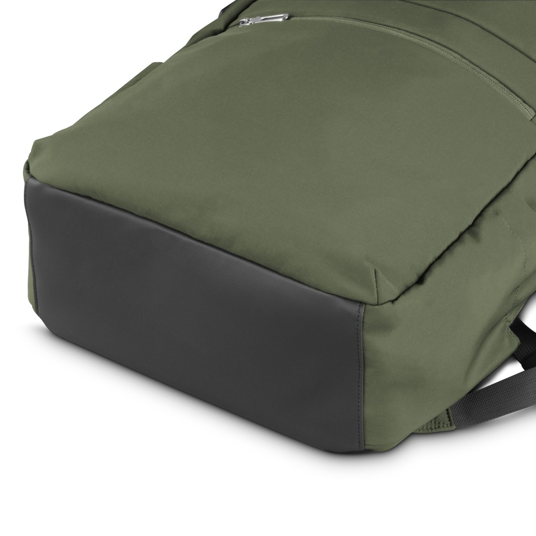Ein grüner Rucksack mit schwarzem Boden, Nahaufnahme.
