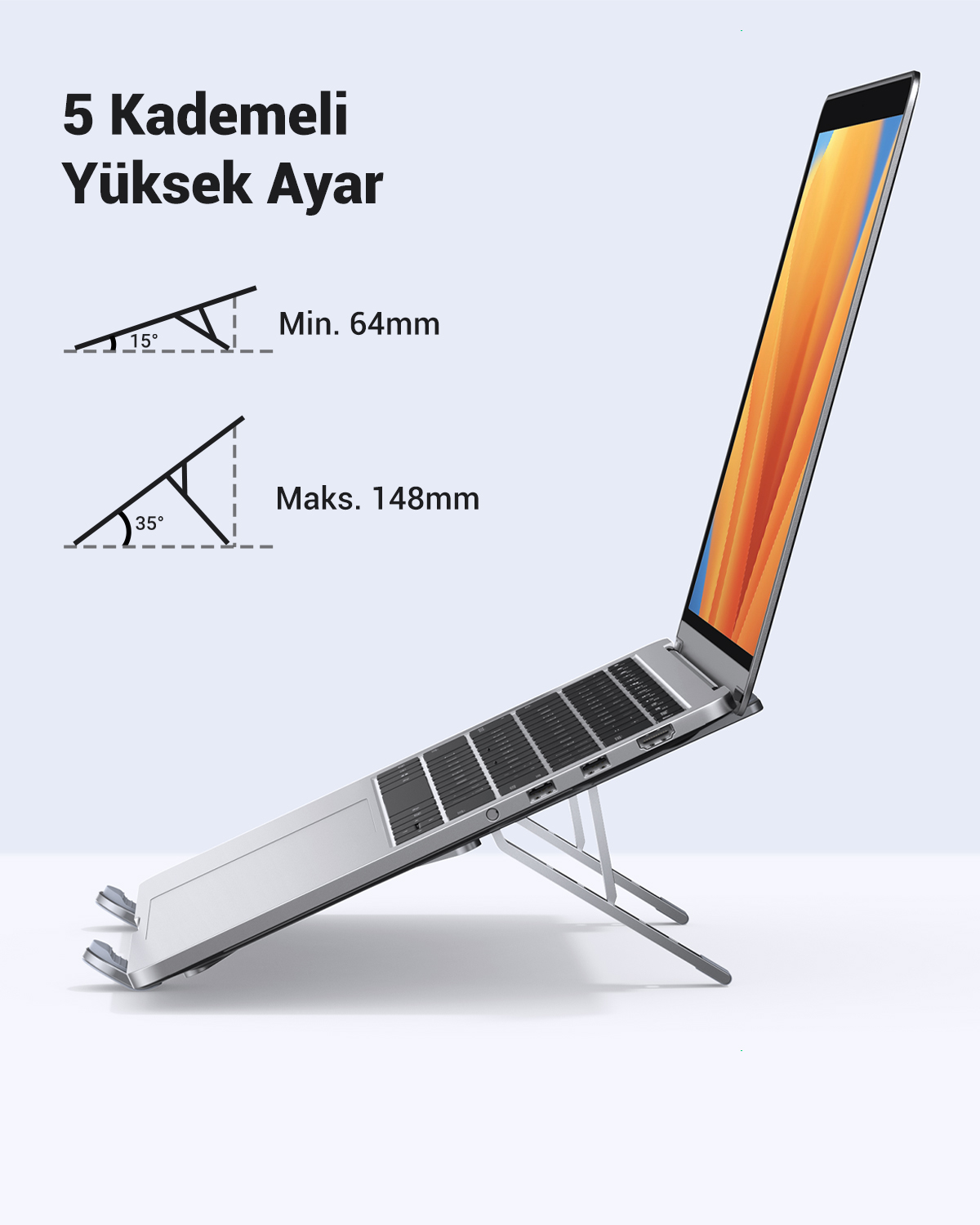 Gümüş bir stant üzerinde dizüstü bilgisayar. Boyutlar gösteriliyor.