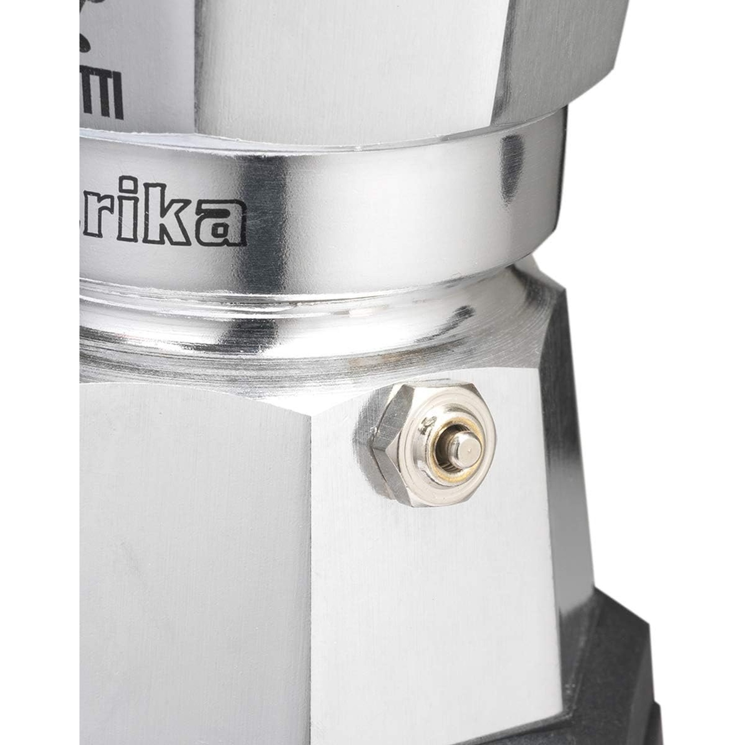 Particolare di una moka argentata con valvola.