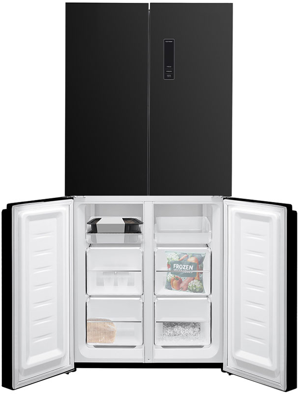 Frigorifero nero con congelatore, 4 porte, aperto, con cibo all'interno.