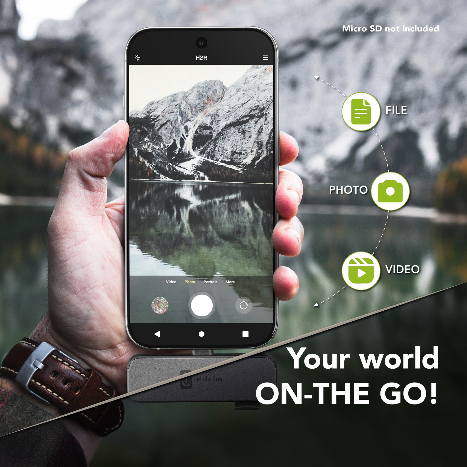 Mano tiene smartphone con foto lago montagna, accessorio e icone file, foto, video.
