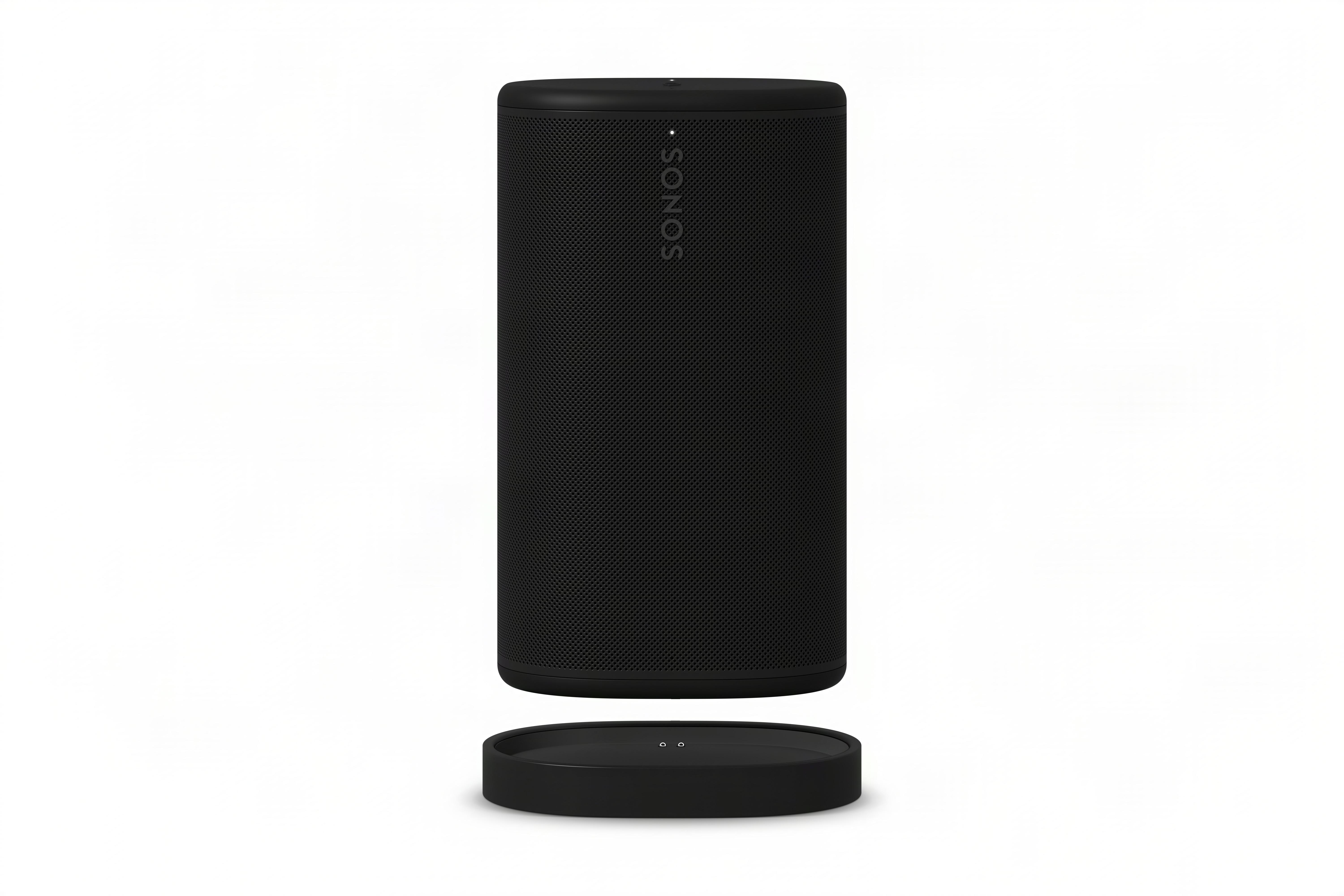 Schwarzer Sonos Lautsprecher mit Ladebasis.