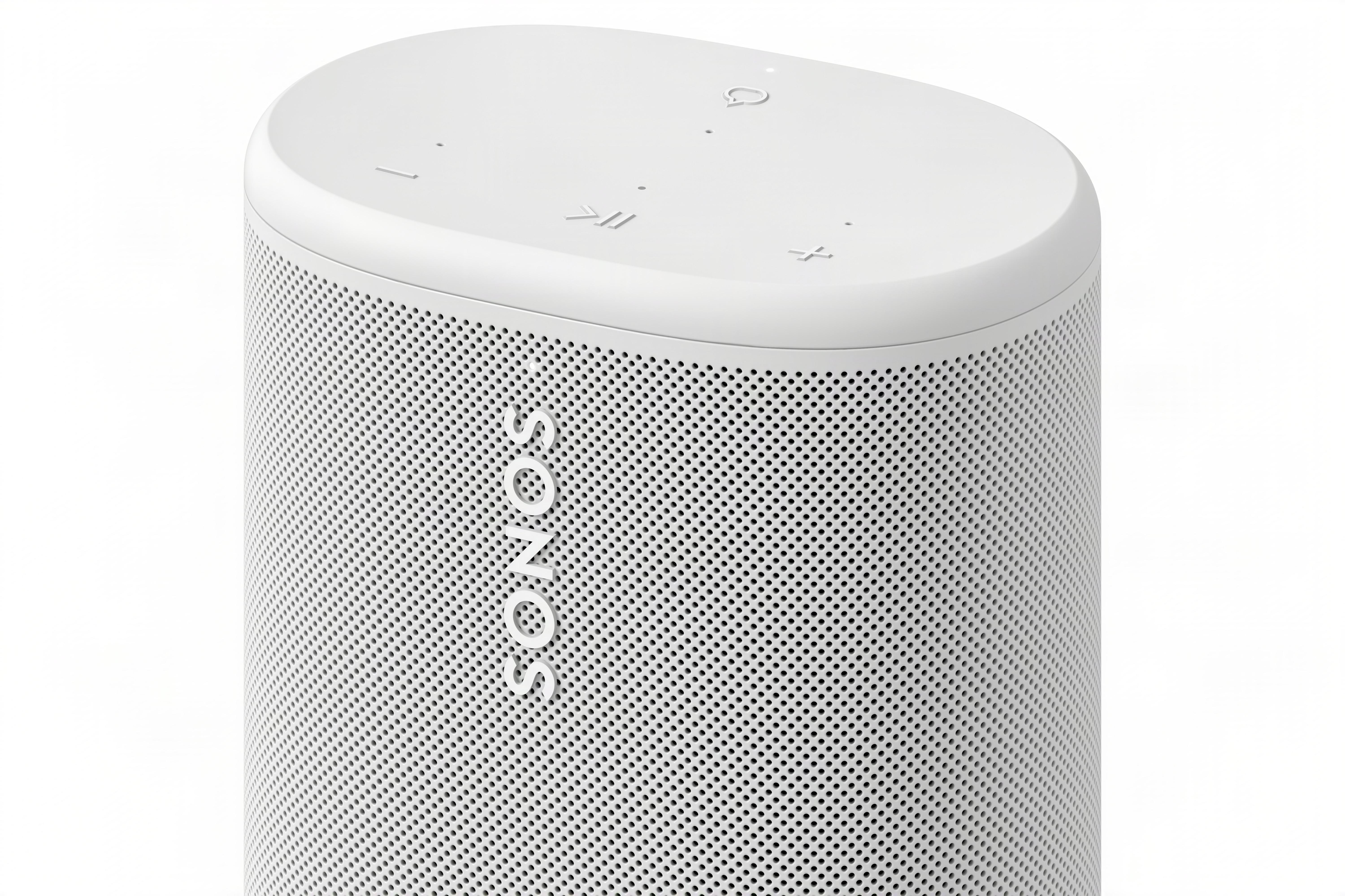 Ein weißer Sonos Lautsprecher mit Lochmuster und Bedienelementen auf der Oberseite.