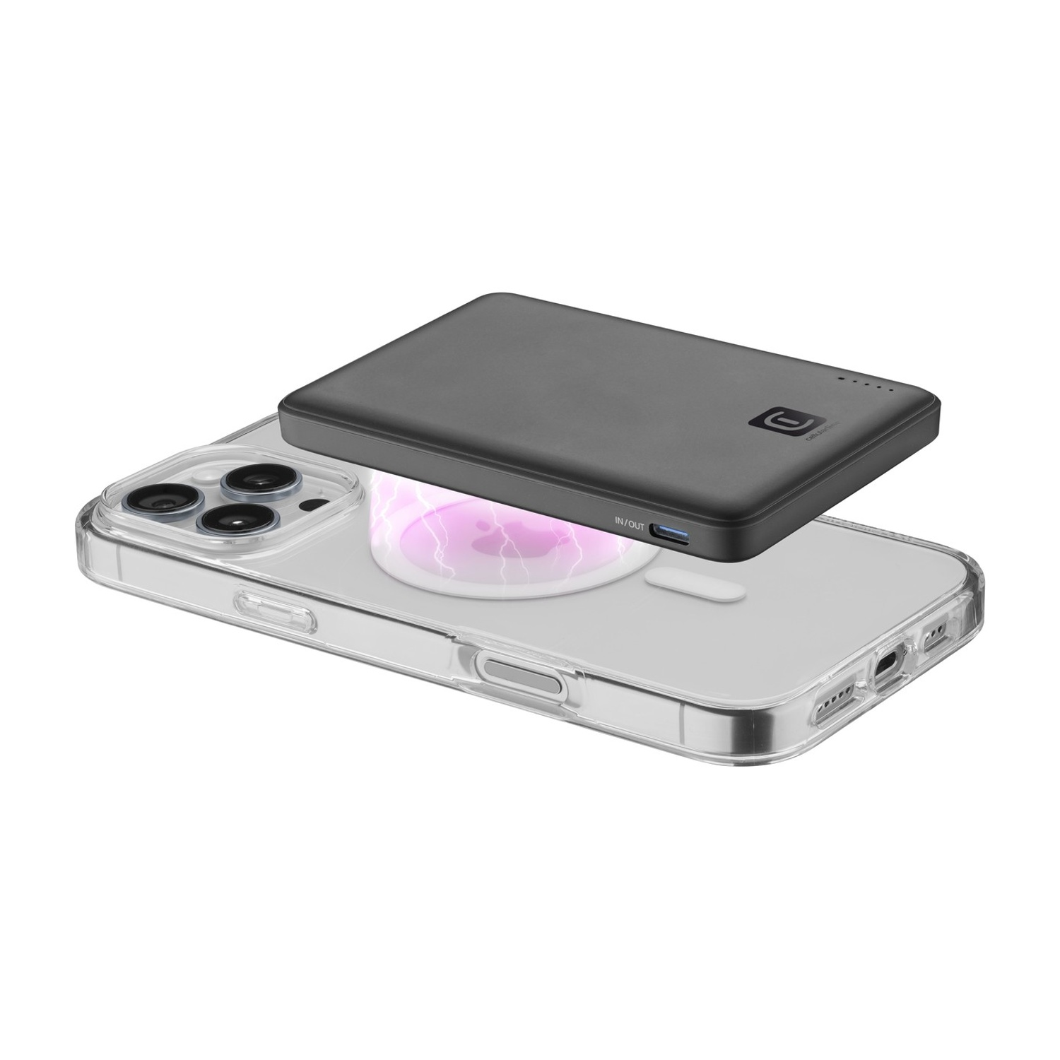Un power bank nero sopra un iPhone trasparente con caricatore MagSafe.