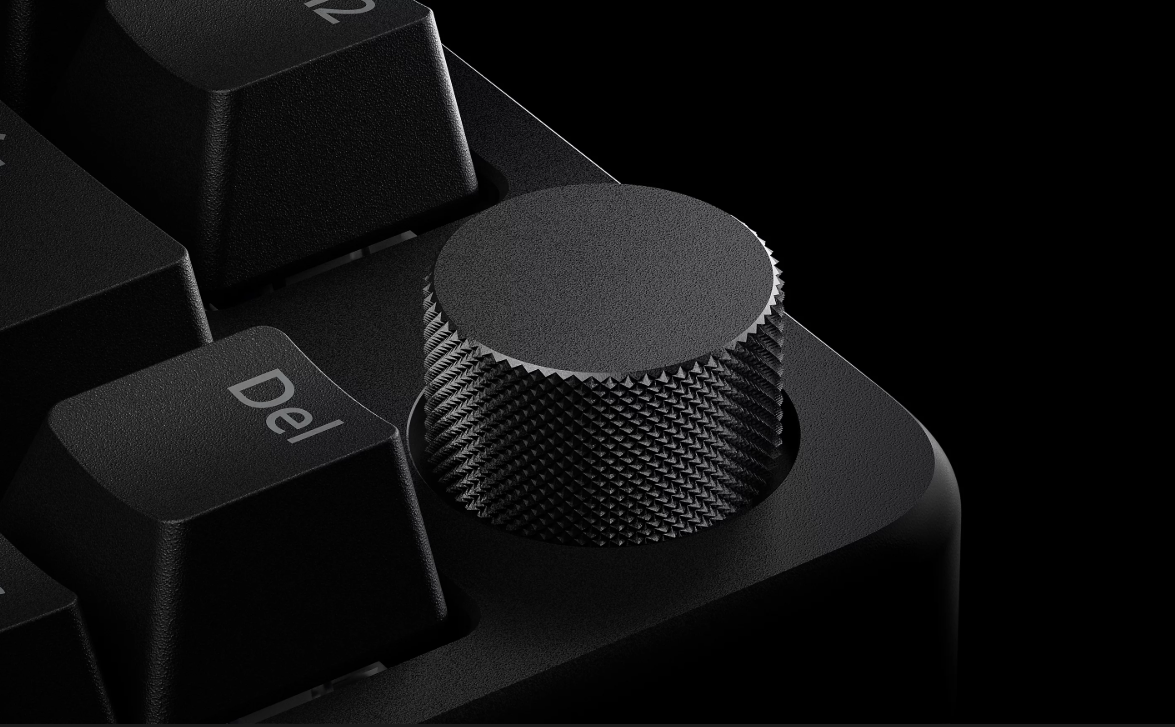Nahaufnahme einer schwarzen Tastatur mit einer Rändelschraube und der „Del“-Taste.