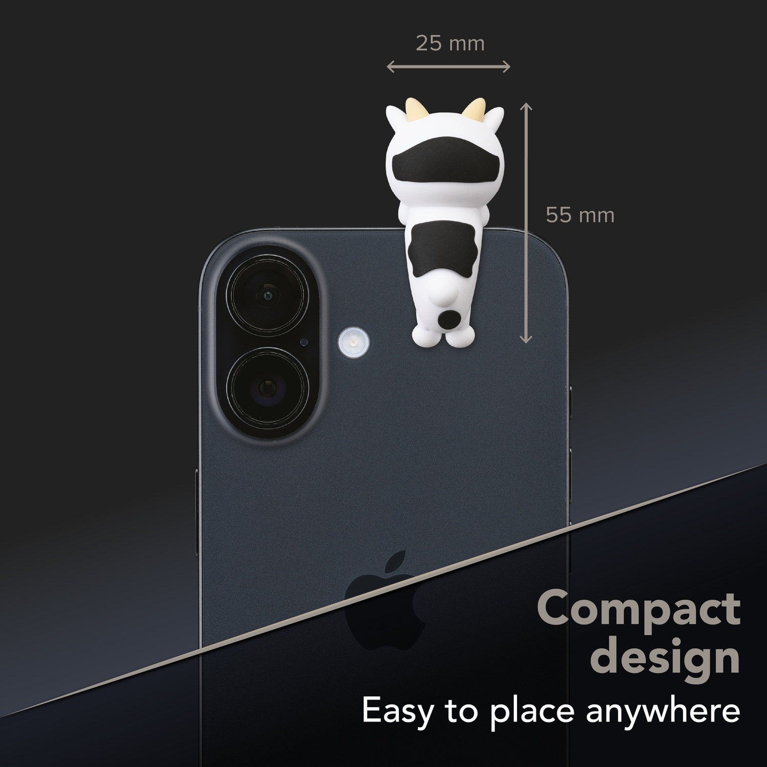 Grazioso accessorio a forma di mucca su un telefono scuro, dimensioni 25x55 mm.