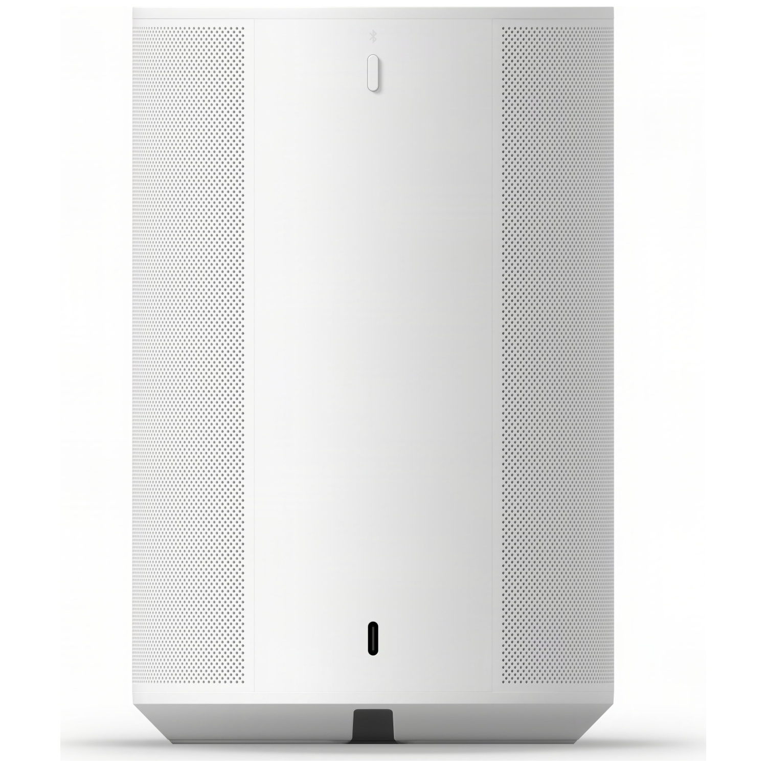 Een witte luidspreker met geperforeerde zijkanten, USB-C-poort en Bluetooth-symbool.