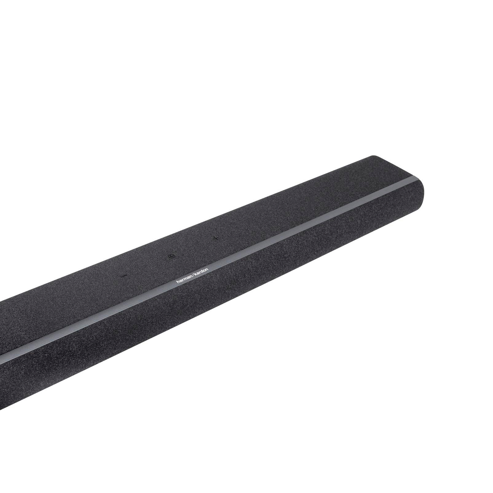 Schwarzer Harman Kardon Soundbar mit grauer Leiste, auf weißem Hintergrund.