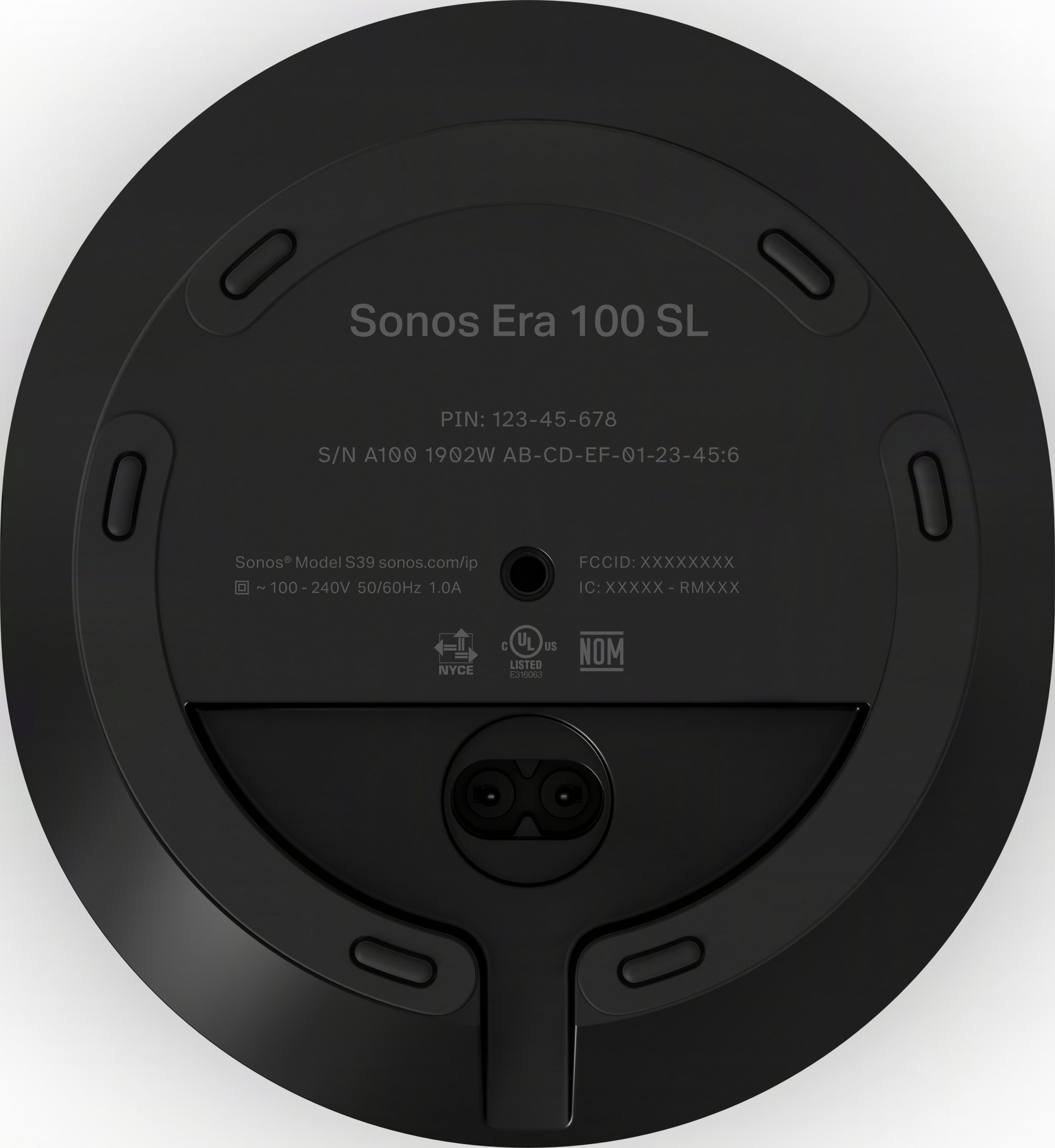 Die Unterseite eines schwarzen Sonos Era 100 SL Lautsprechers mit Modell- und Seriennummer.