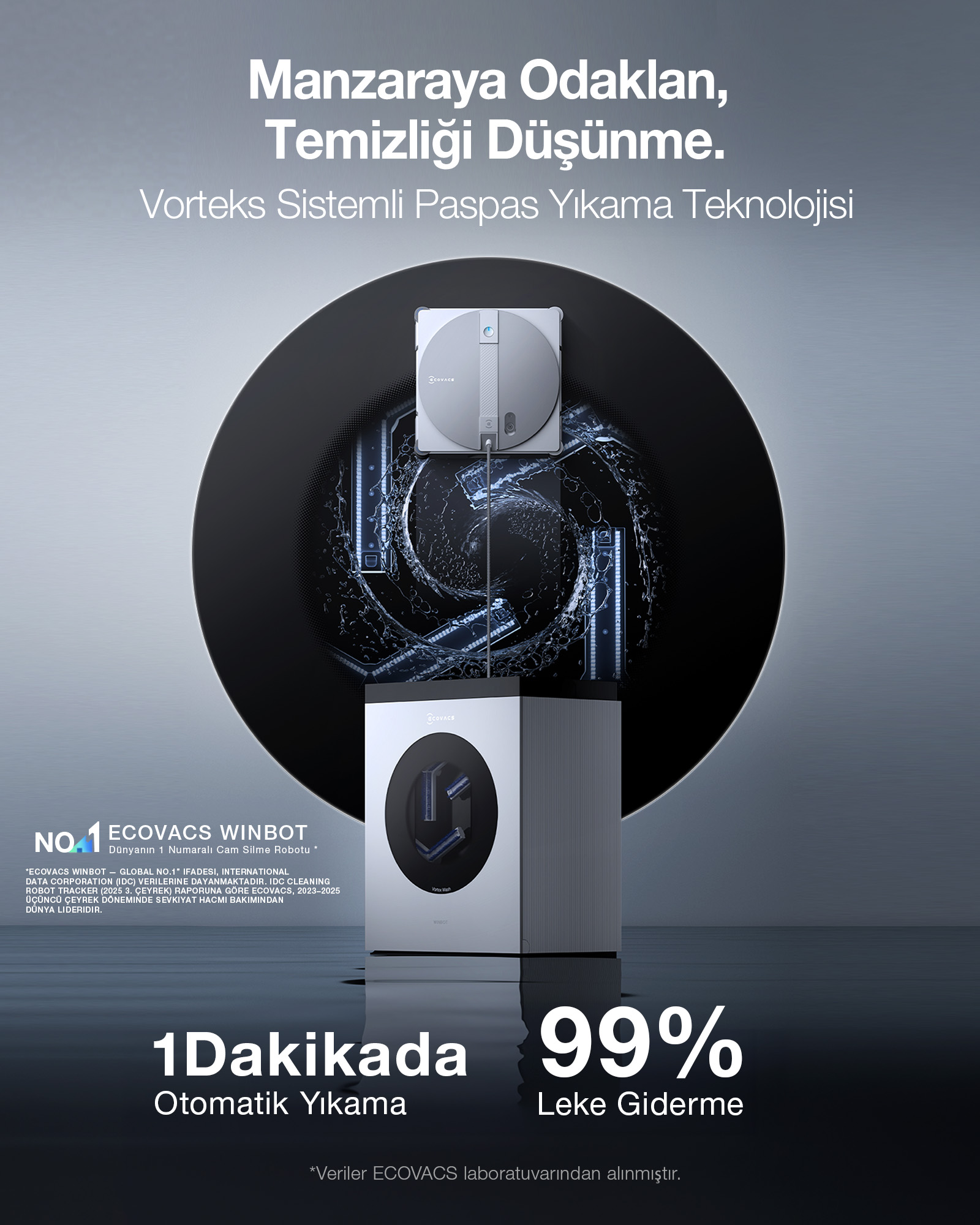 Su efektli bir tabanda gümüş renkli pencere temizleme robotu. Lekenin %99'unu giderir.