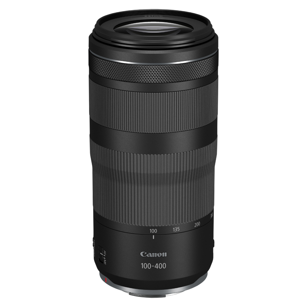 Yakınlaştırma halkaları ve odak işaretleri olan siyah Canon 100-400mm lens.