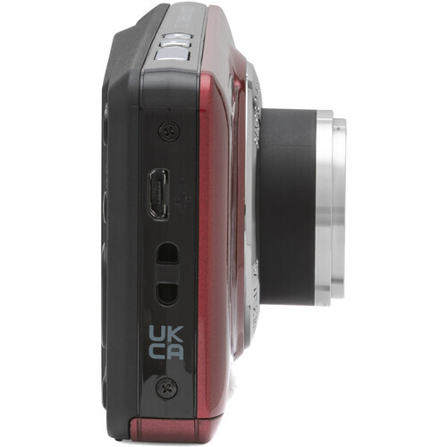 USB portlu ve UK/CA logolu kırmızı kamera. Yakın çekim.