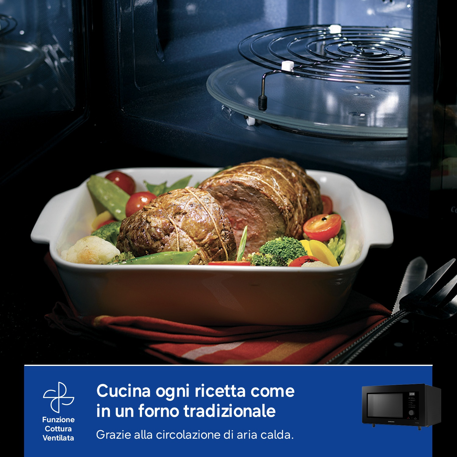 Un arrosto con verdure in una pirofila dentro un forno aperto.