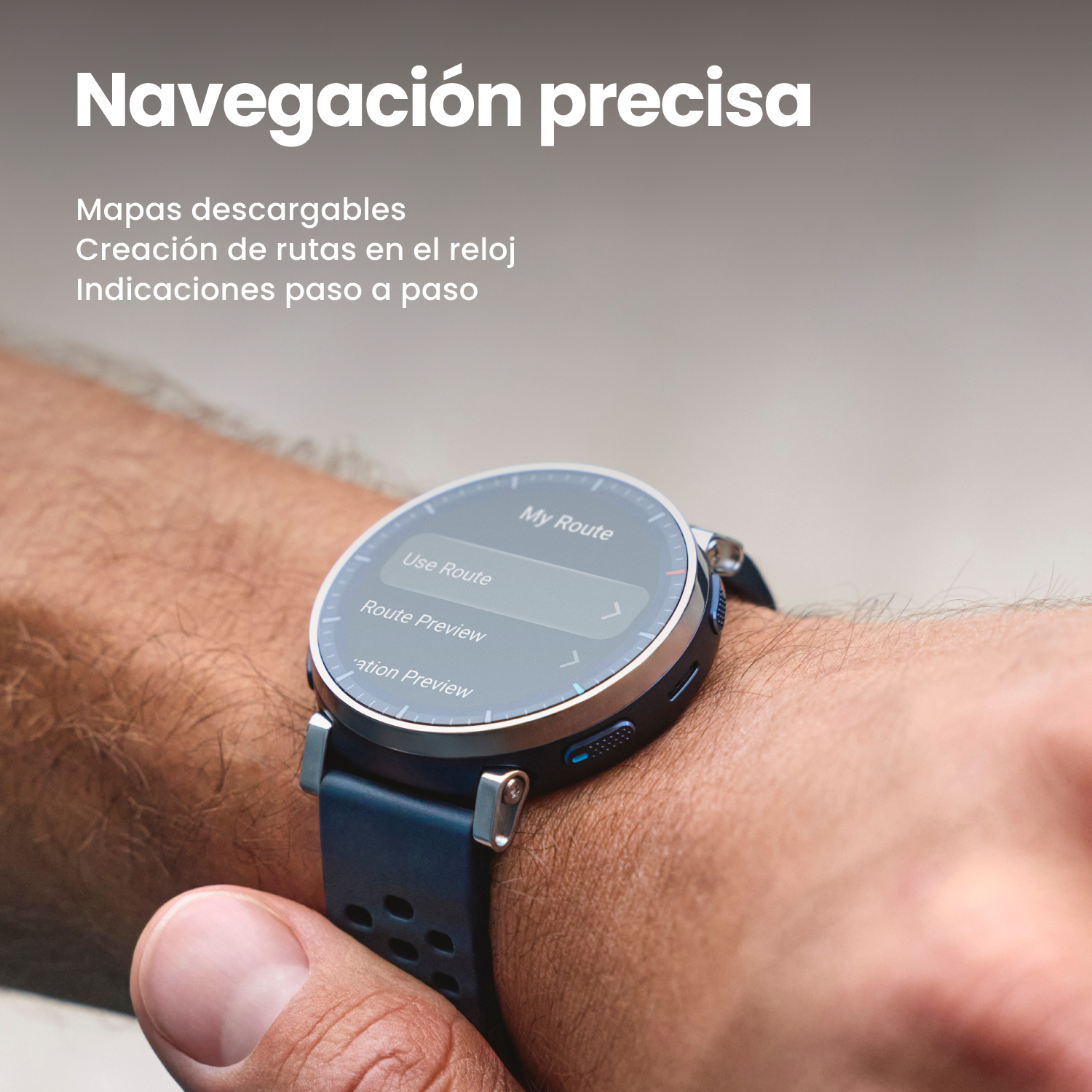 Primer plano de un reloj inteligente en una muñeca mostrando un menú.