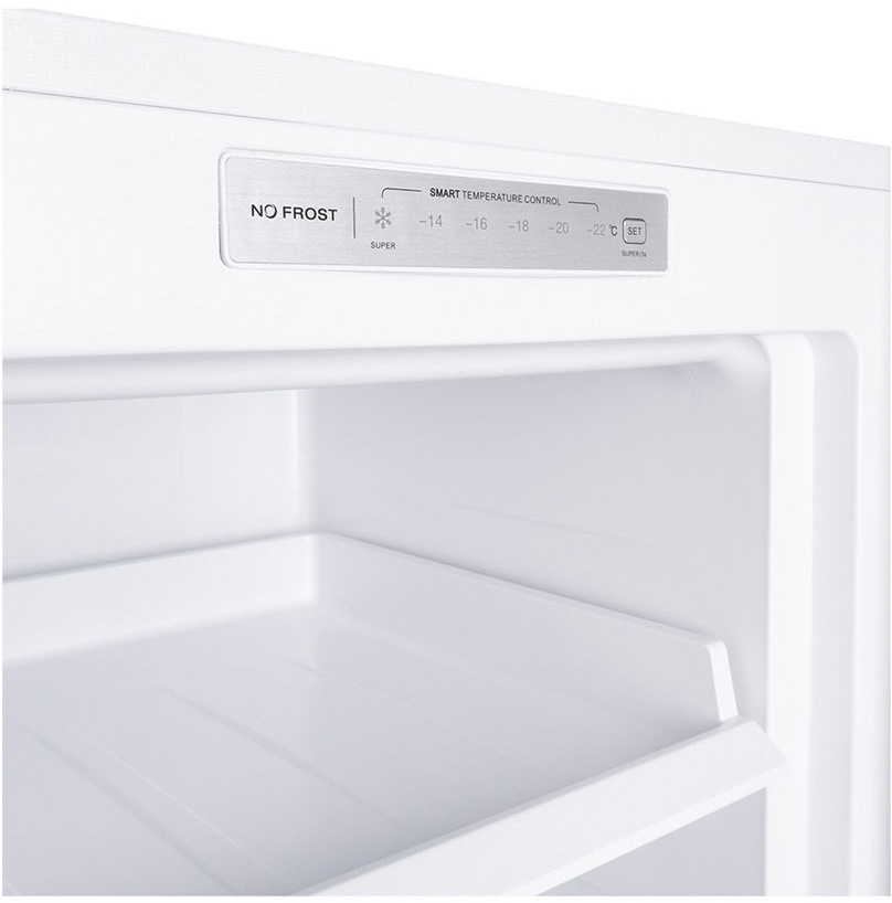 Interno di un congelatore con "No Frost" e display controllo temperatura.