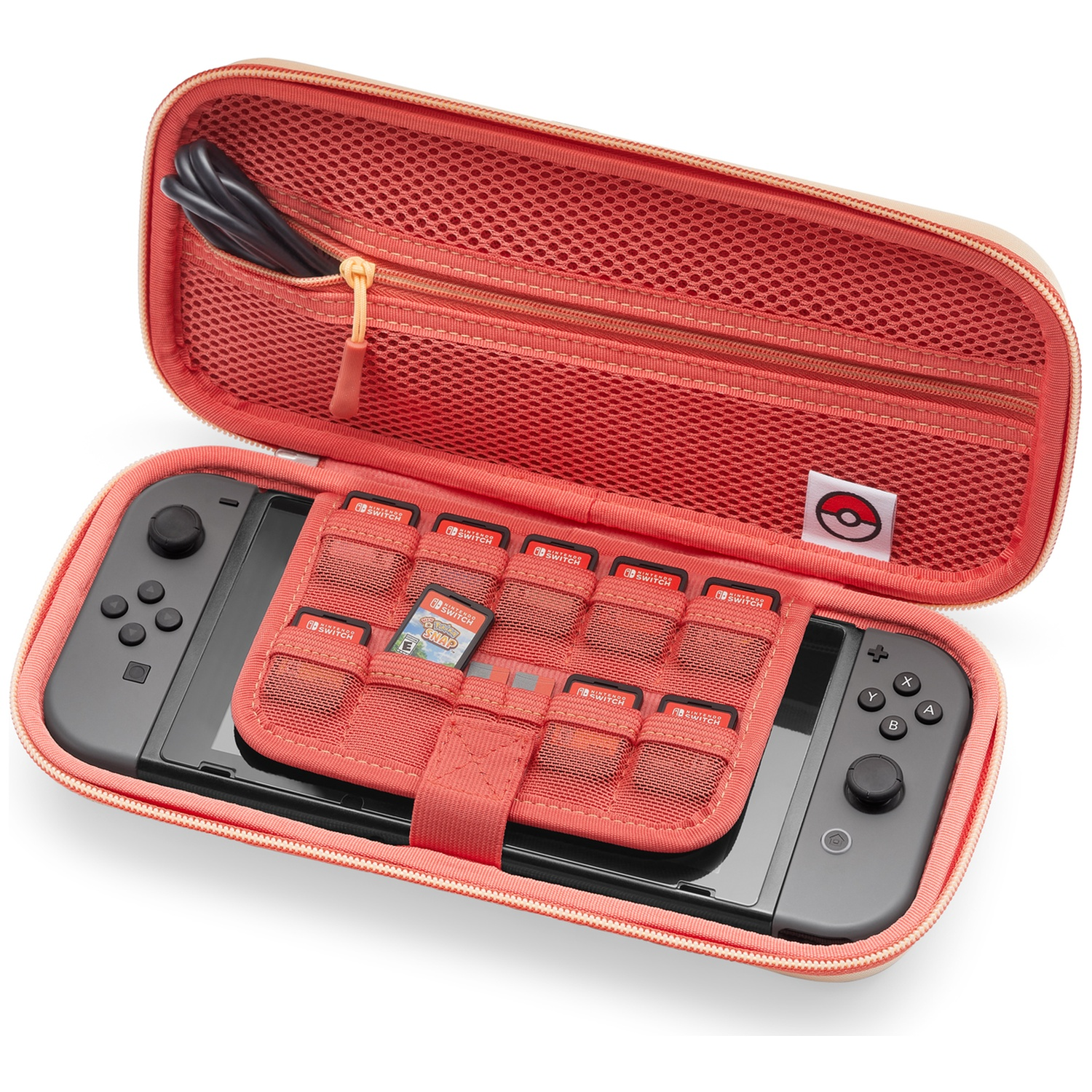 Une housse Nintendo Switch ouverte montrant la console, les câbles et les fentes.