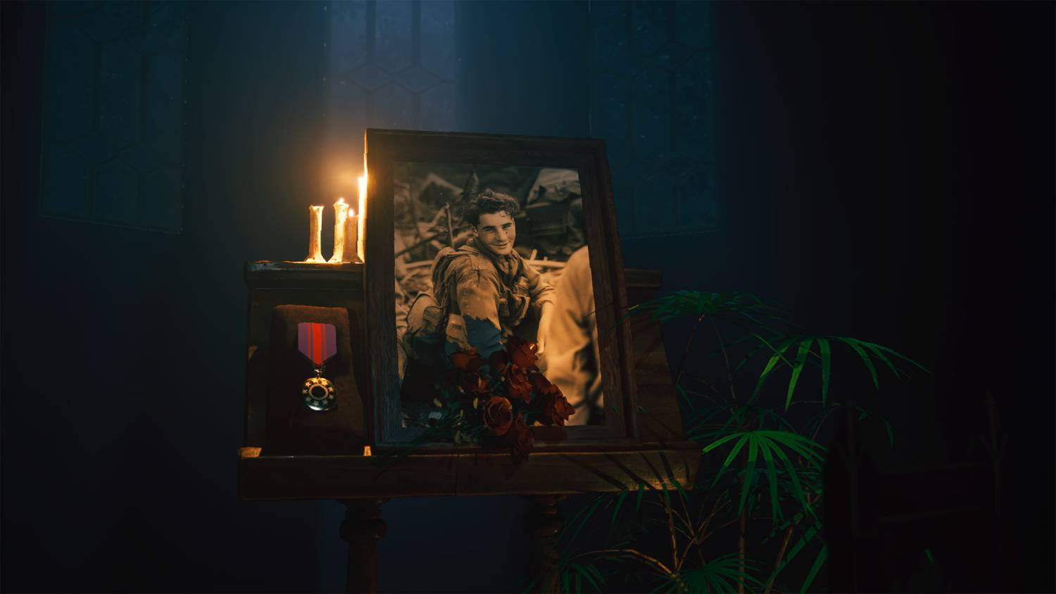 Foto enmarcada de un soldado con velas, medalla y rosas.