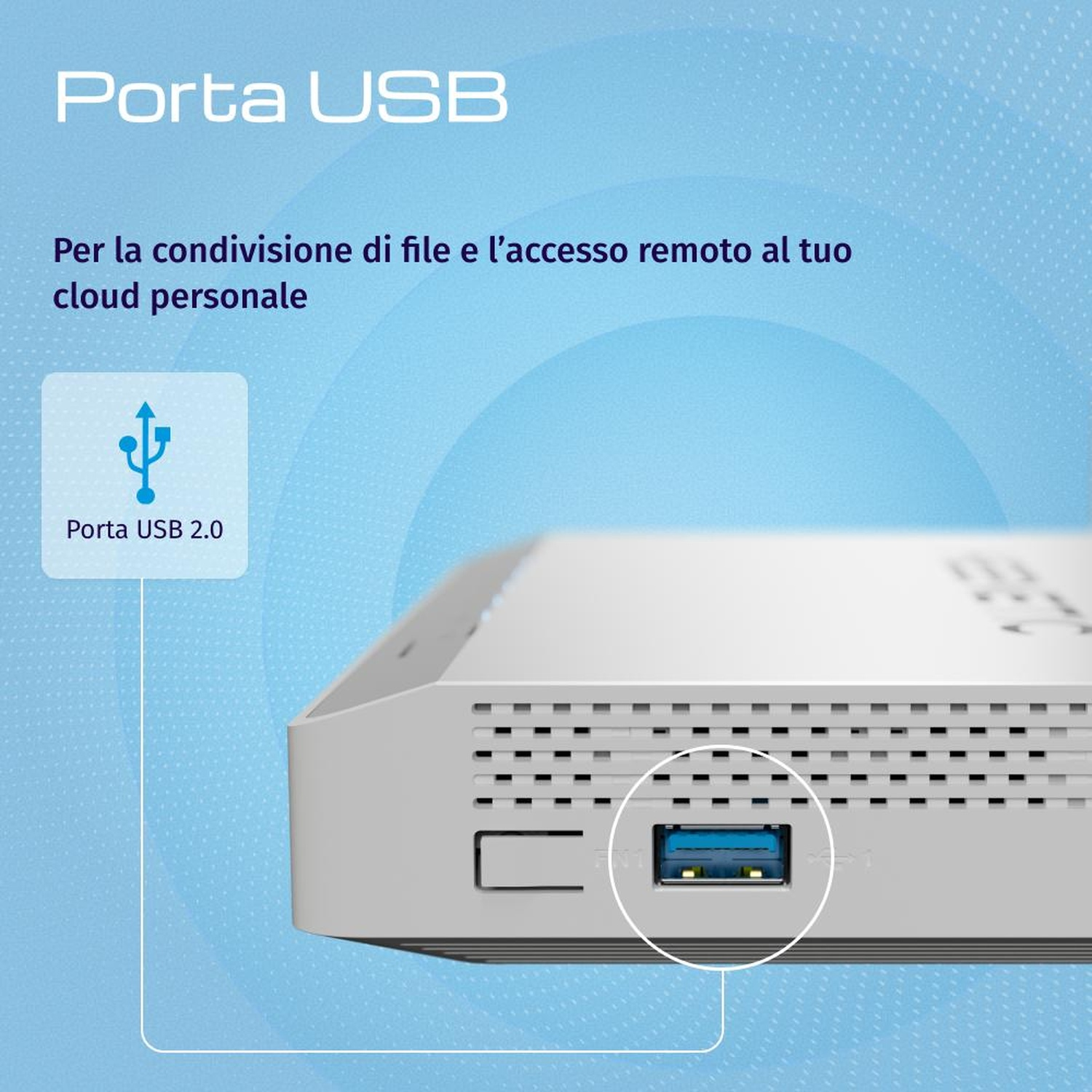 Primo piano di un dispositivo bianco con porta USB e simbolo USB blu.