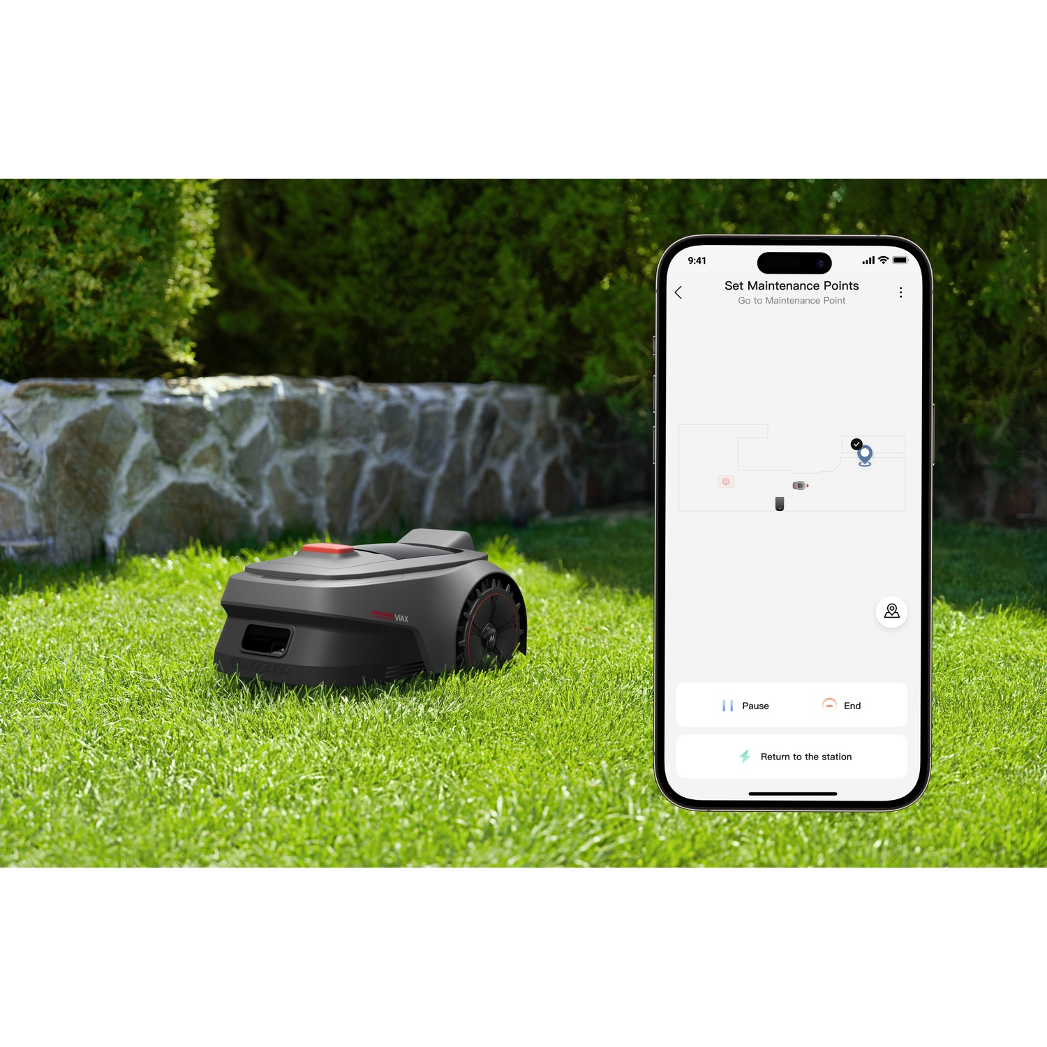 Een robotmaaier op een gazon met een app op een smartphone.