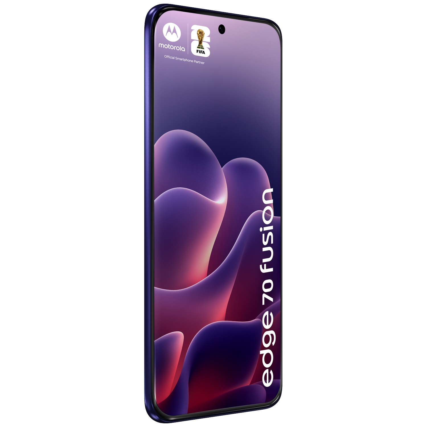 Motorola Edge 70 Fusion telefoon met FIFA-logo, paarse abstracte achtergrond.