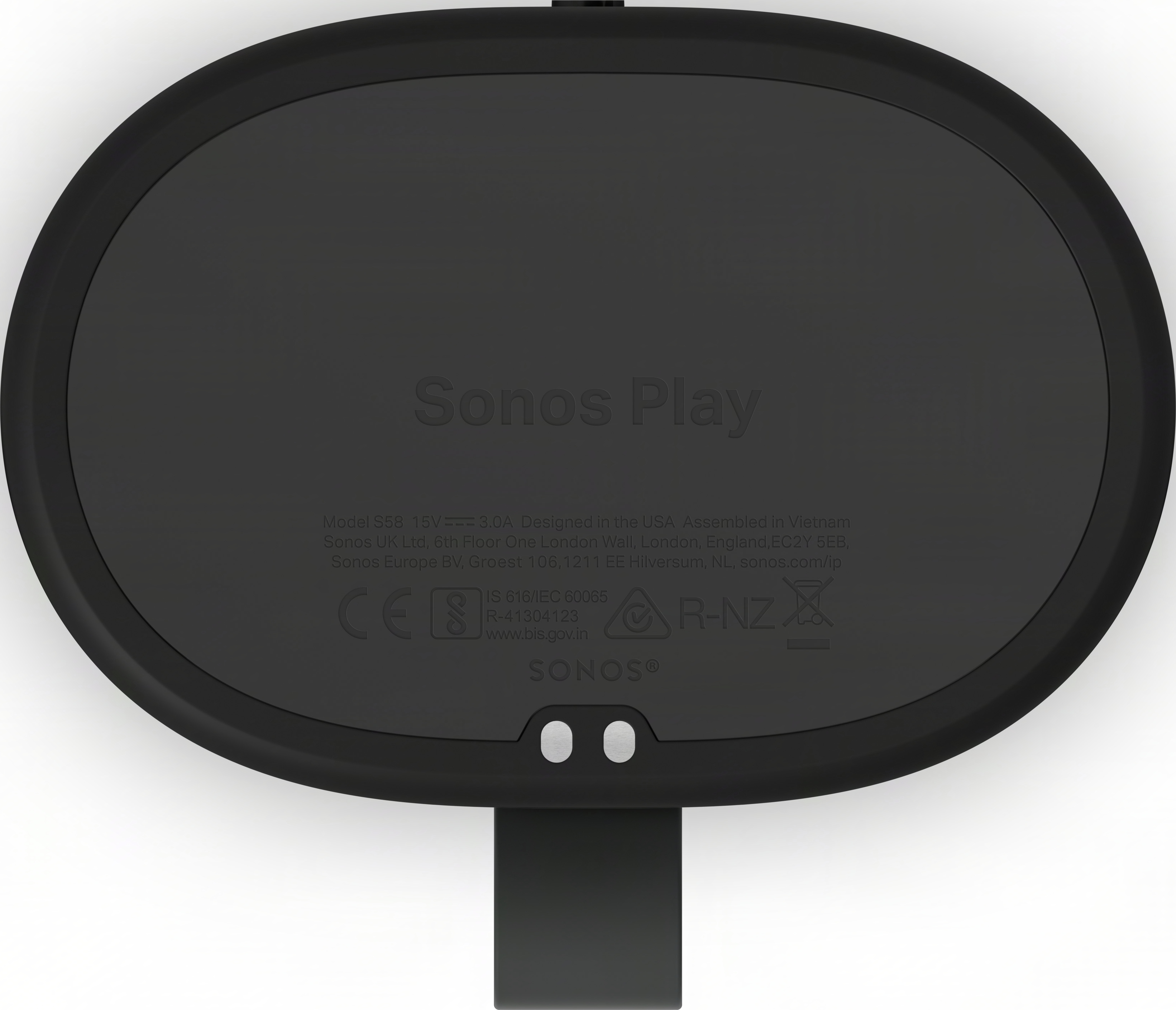 Haut-parleur noir Sonos Play avec numéro de modèle et logos de certification sur le dessous.