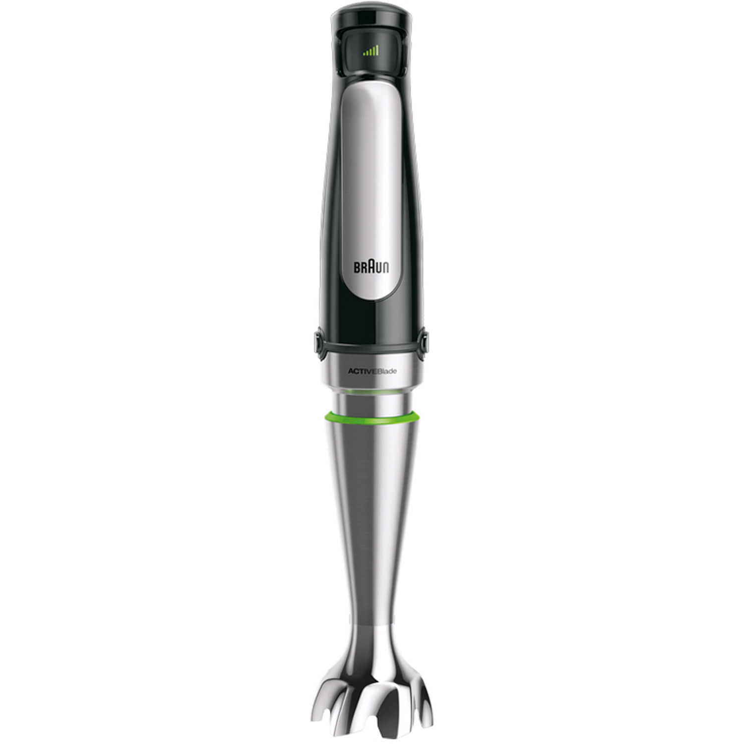 Een zilveren en zwarte staafmixer met groene accenten staat op een witte achtergrond.