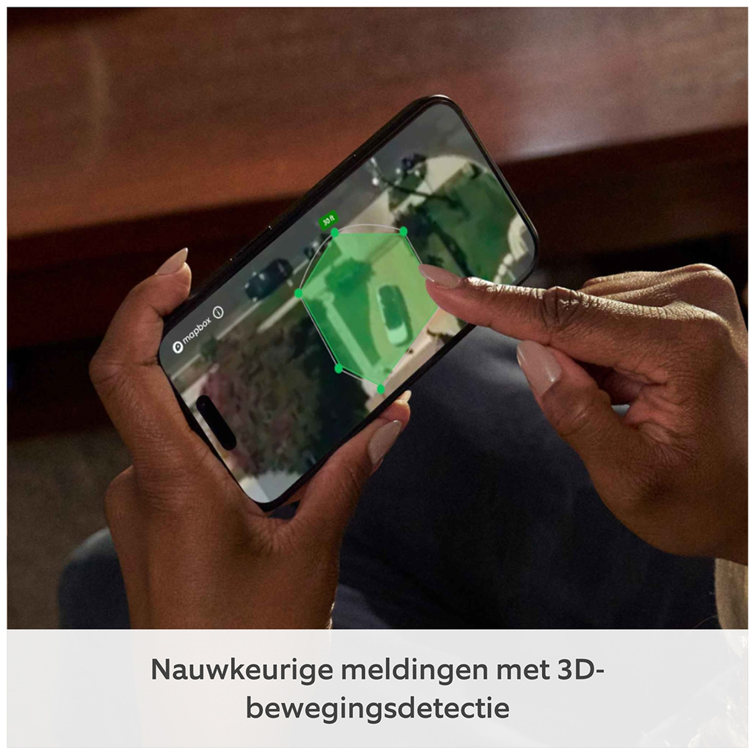 Main tenant un smartphone avec carte de détection de mouvement 3D