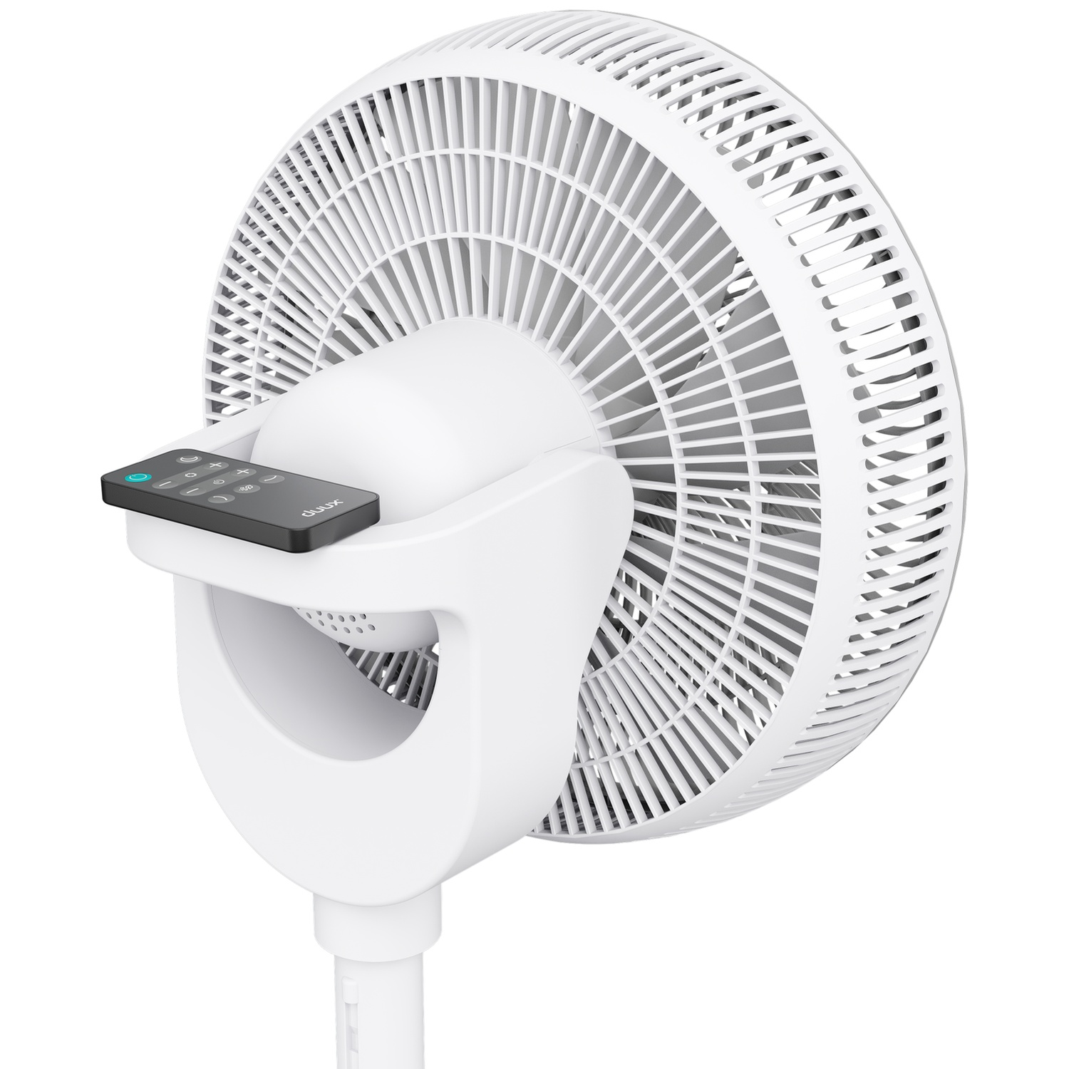 Un ventilateur sur pied blanc avec une télécommande, sur fond blanc.