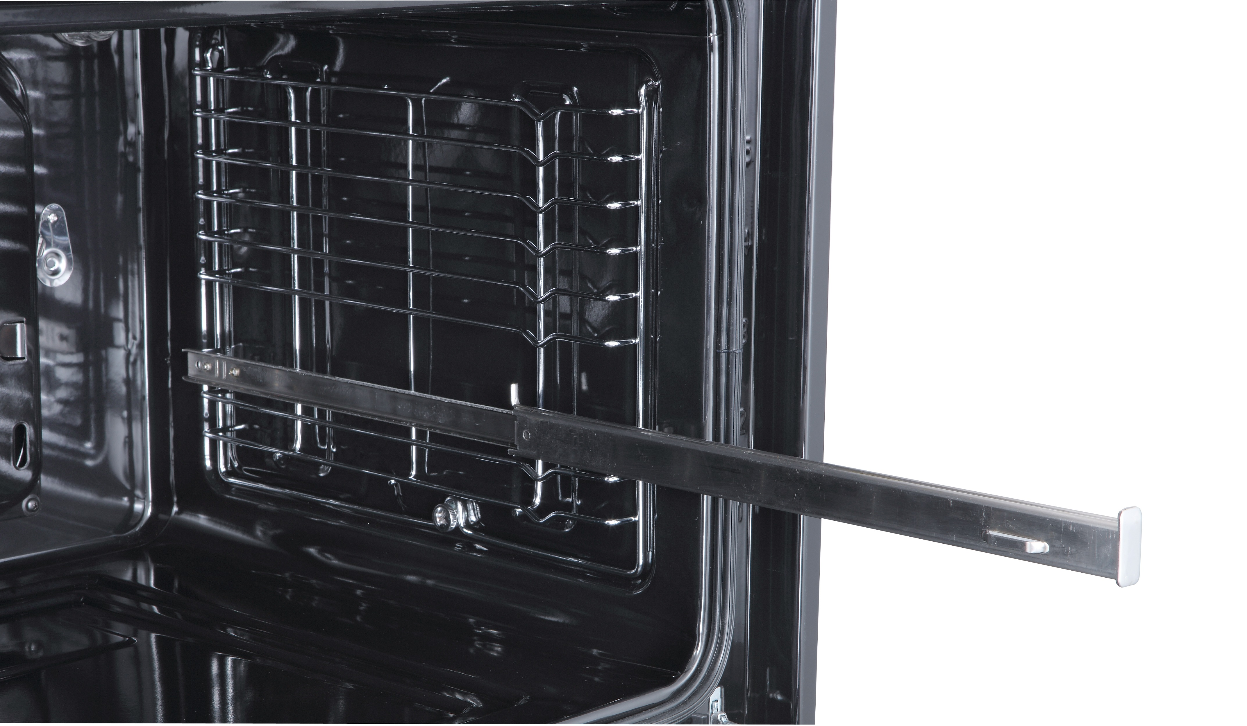 Vista interior de un horno negro con rejilla extraíble y parrillas.