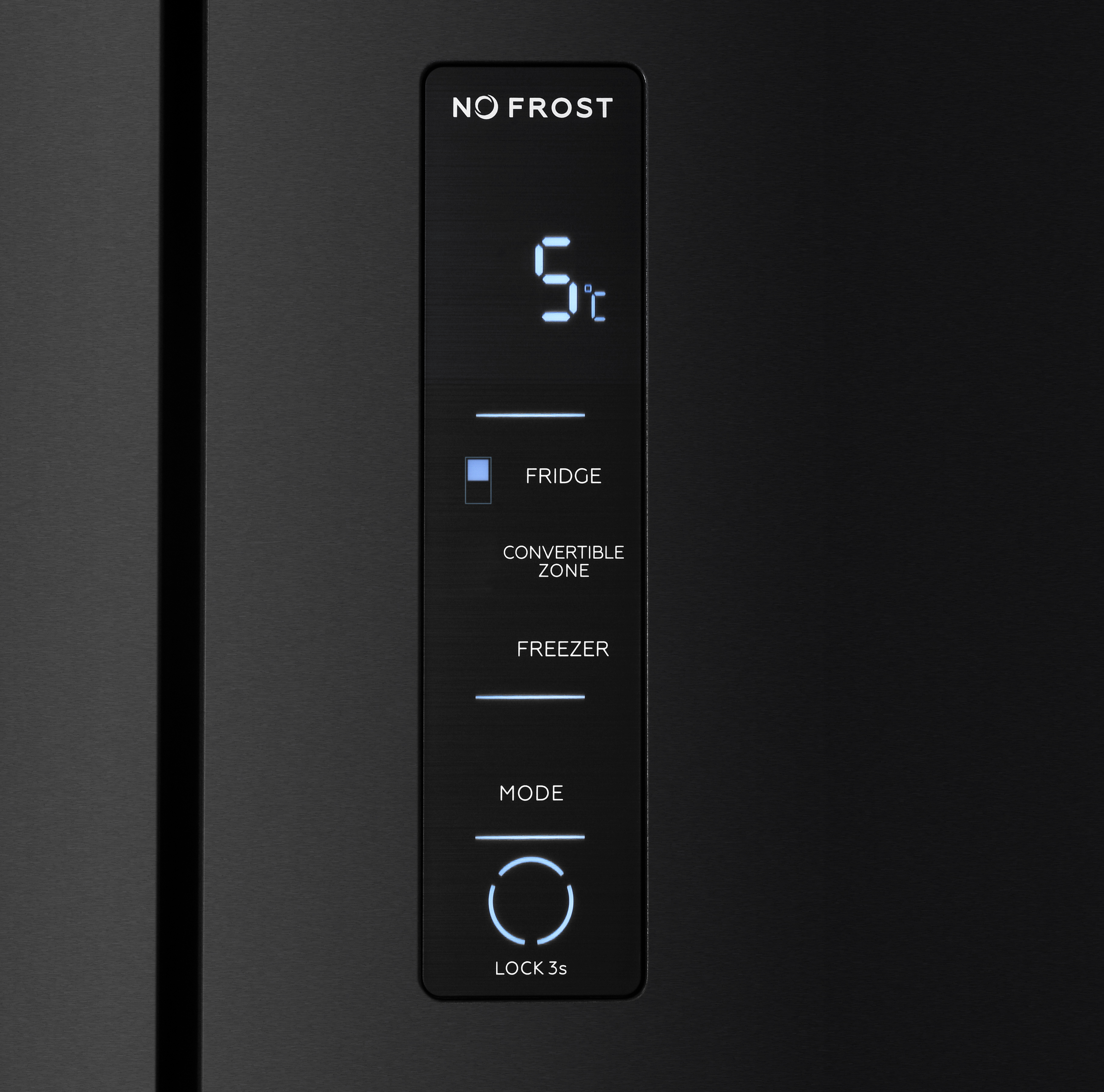 Panel de control digital de un refrigerador mostrando temperatura y opciones de modo.