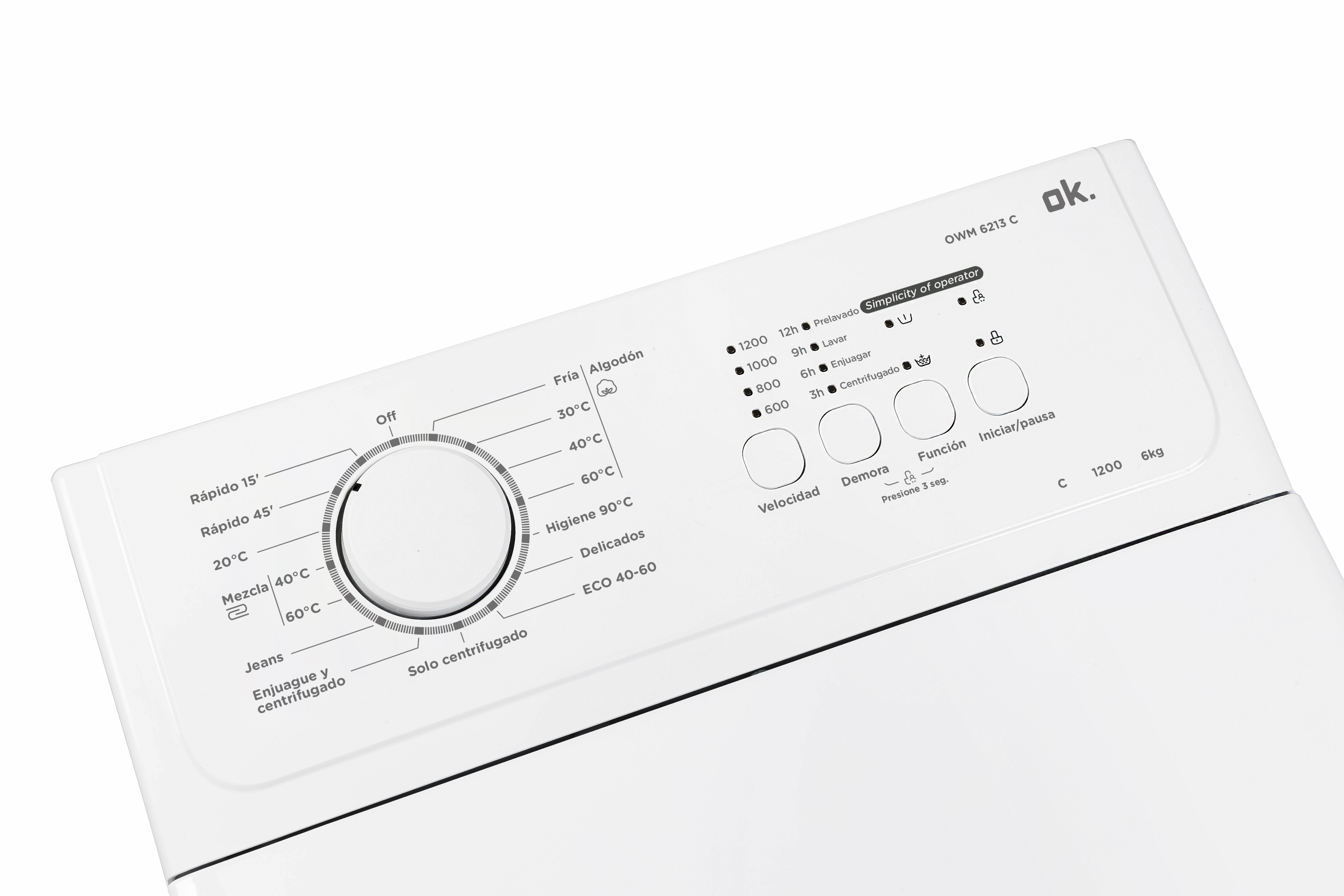 Panel de control blanco de lavadora OK con dial y botones.