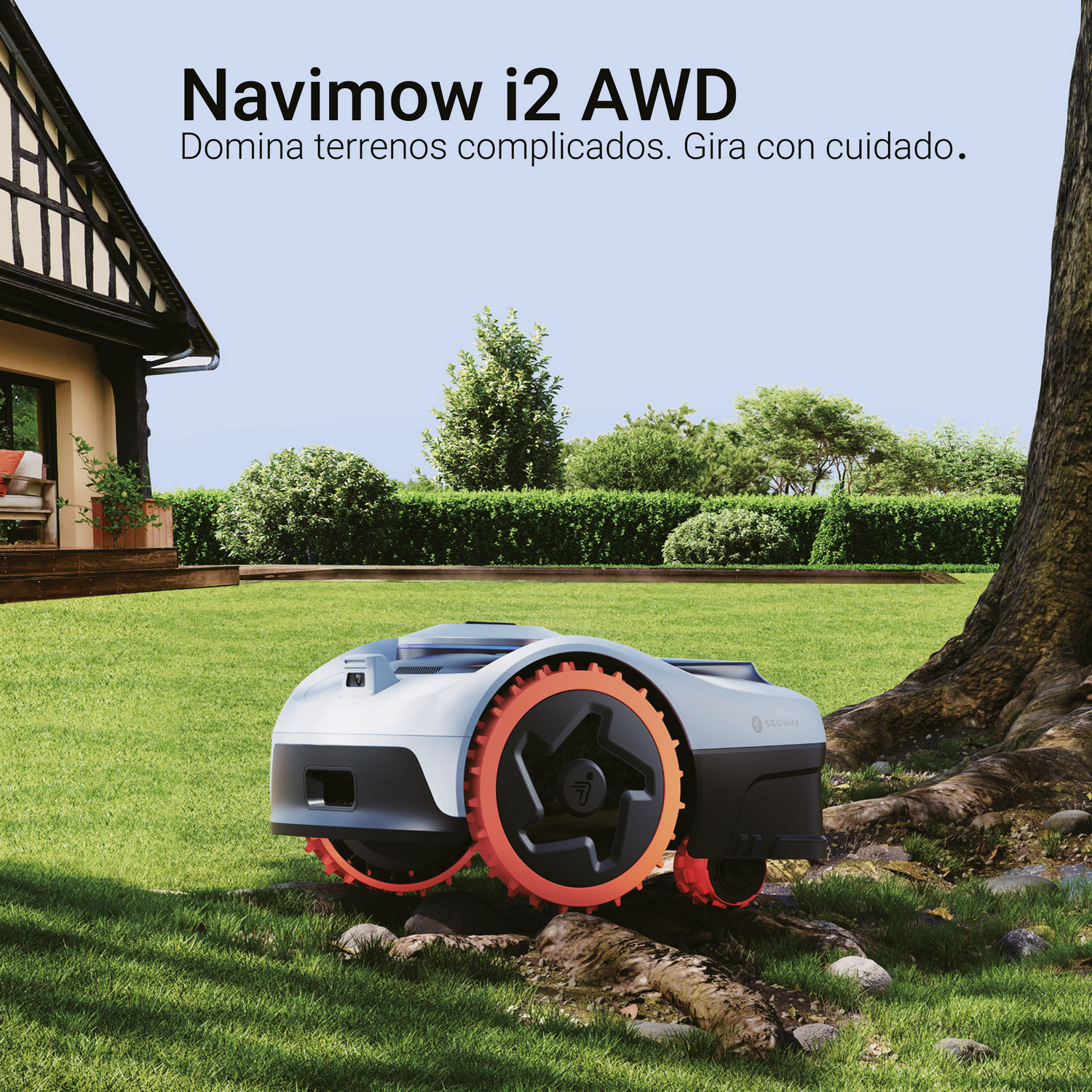 Un robot cortacésped Navimow con ruedas naranjas está en el césped junto a un árbol.