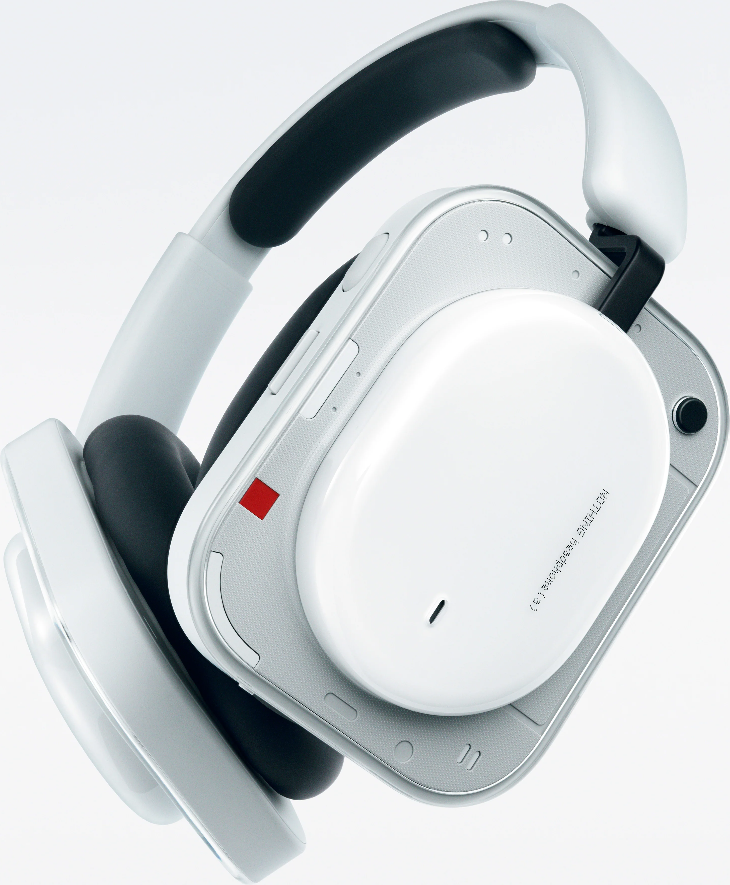 Casque blanc avec écouteurs noirs et accents argentés sur fond blanc.