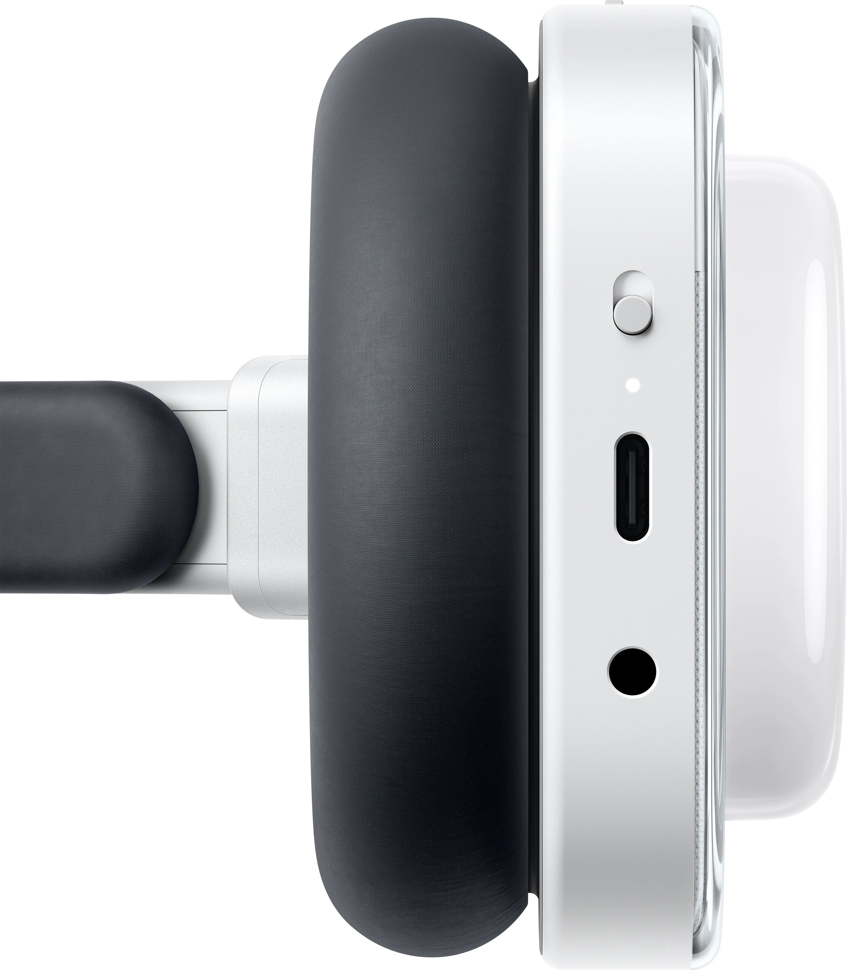 Gros plan d'un casque blanc avec écouteur noir et port USB-C.