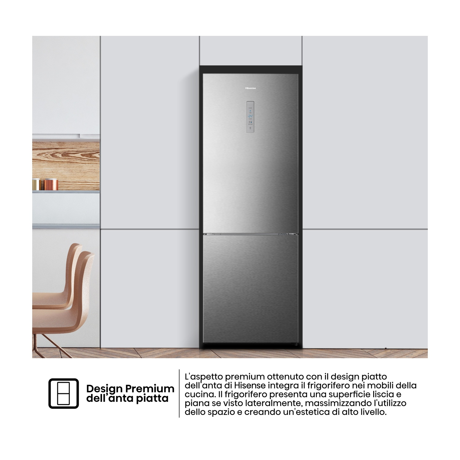 Un moderno frigorifero Hisense effetto acciaio inox in cucina, accanto a delle sedie.
